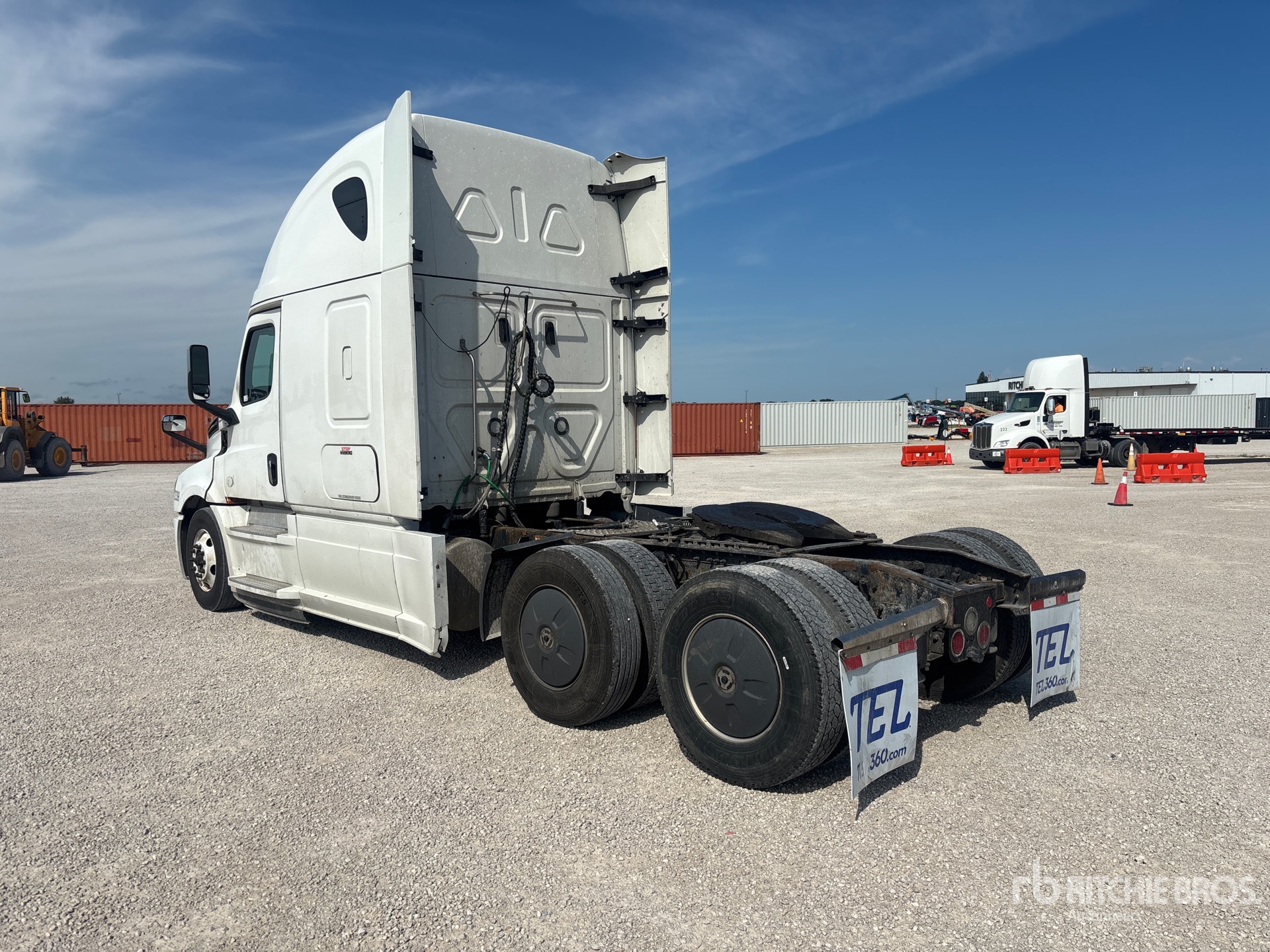 2020 Freightliner CASCADIA 126