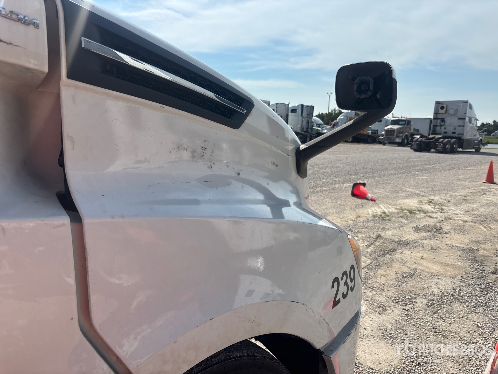 2020 Freightliner CASCADIA 126