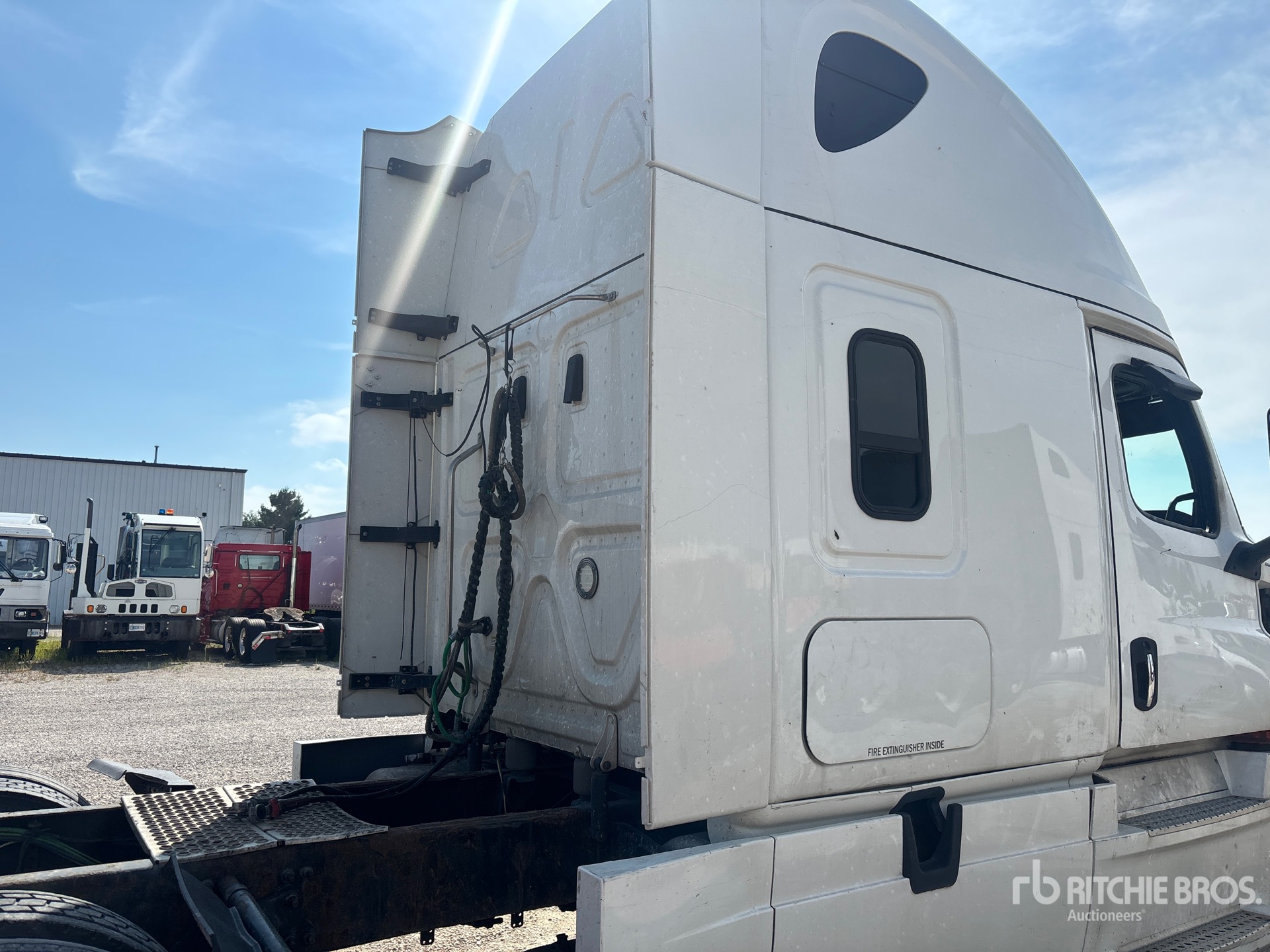 2020 Freightliner CASCADIA 126