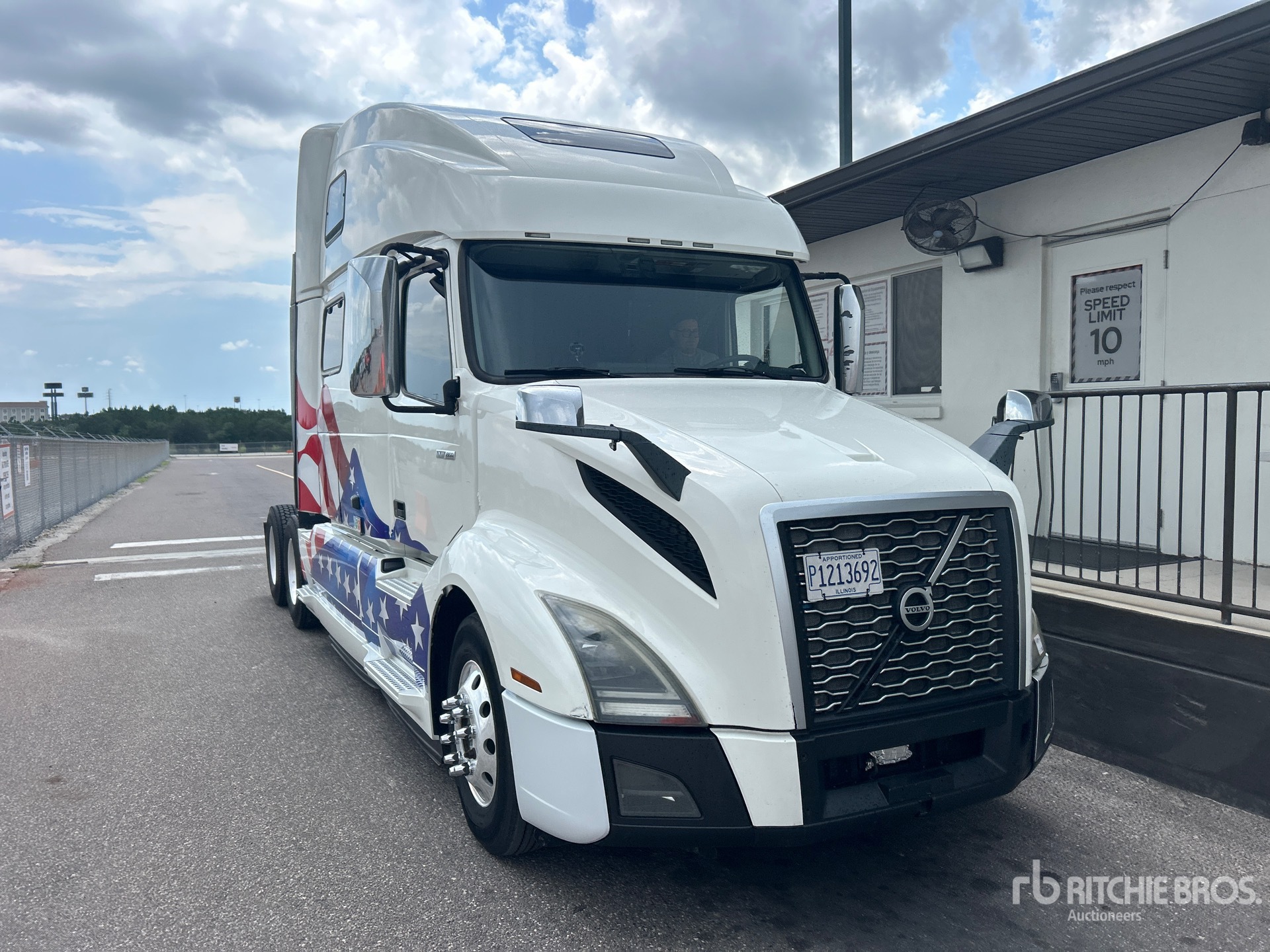 2020 Volvo VNL860