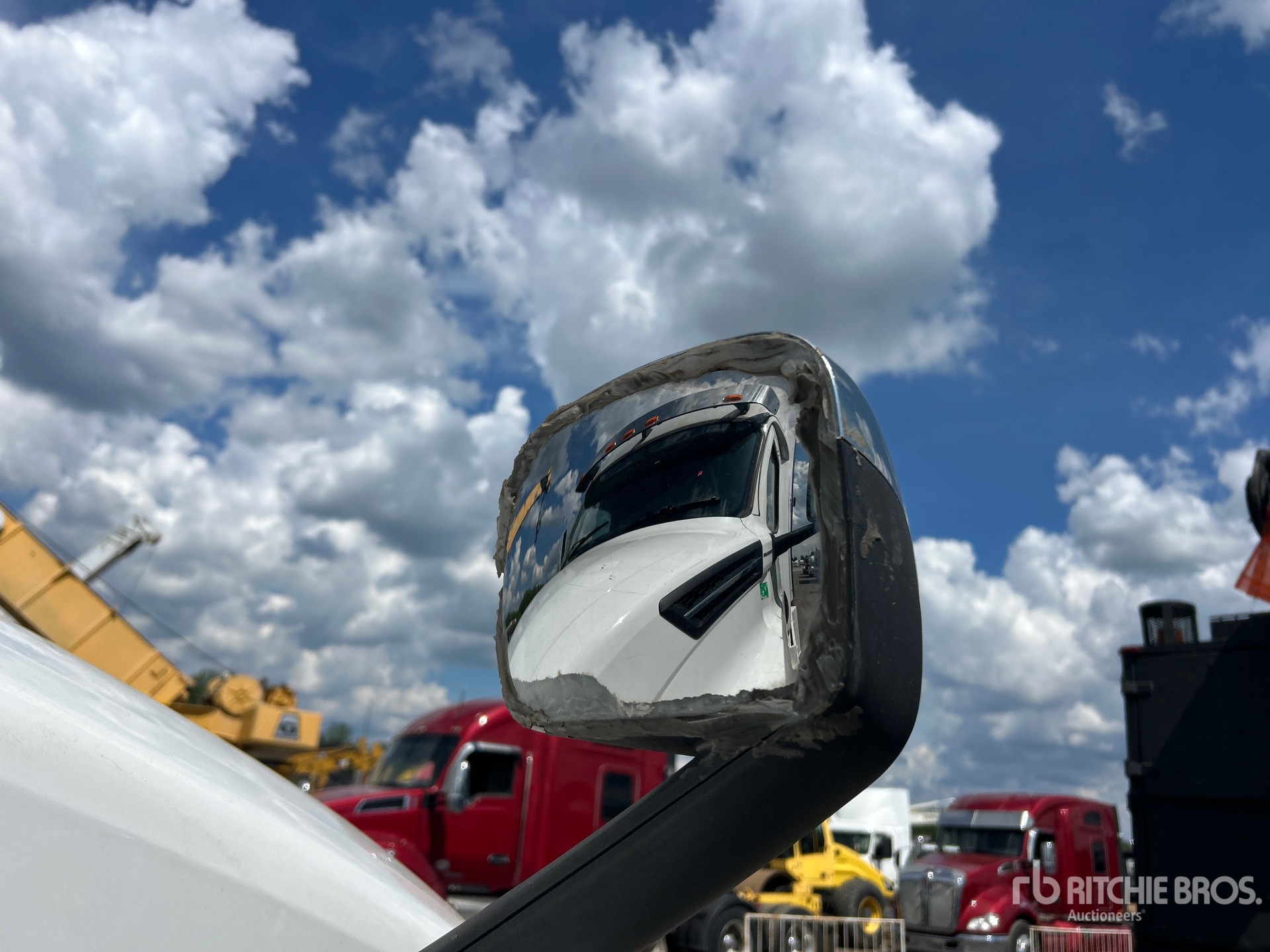 2019 Freightliner CASCADIA 126