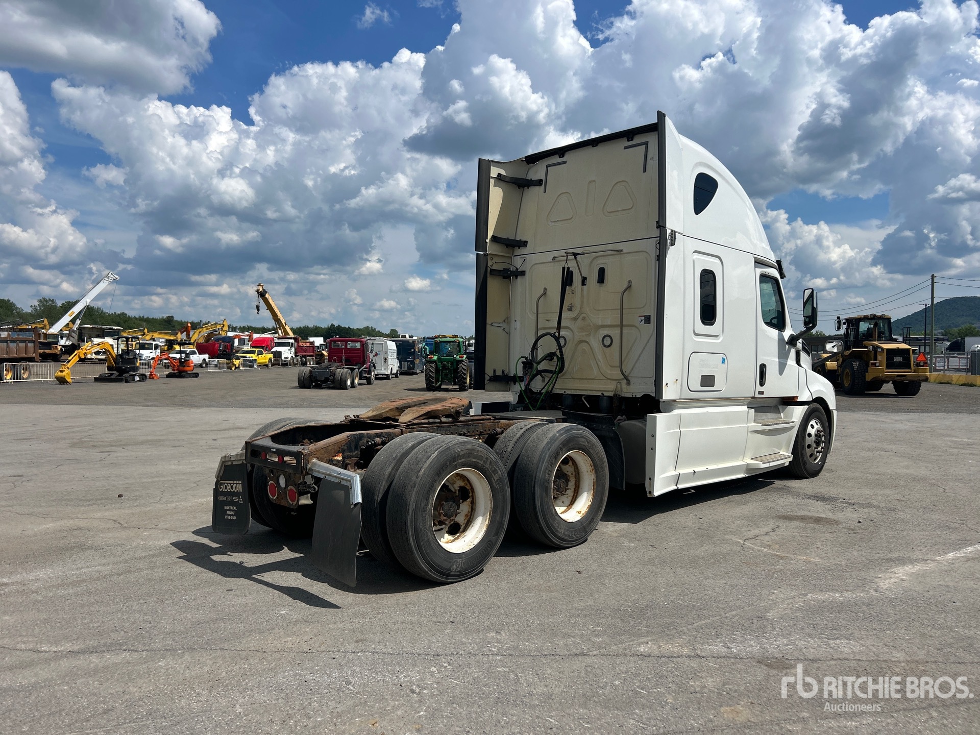 2019 Freightliner CASCADIA 126