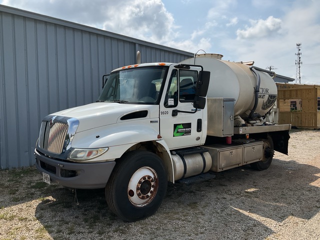 Vactor V8015 Portable Toilet Vacuum Tanker on 2012 International 4300 4x2 Truck Vactor V8015 Portable Toilet Vacuum Tanker on 2012 International 4300 4x2 Truck
