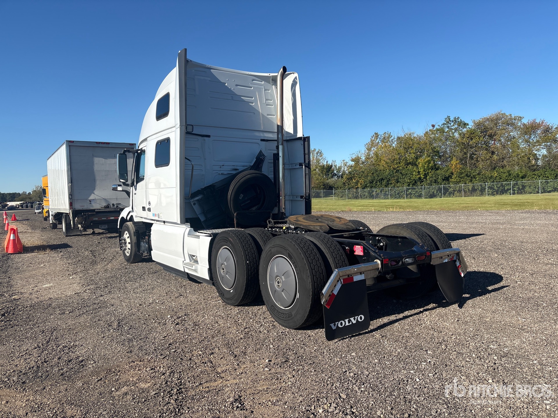 2023 Volvo VNL860