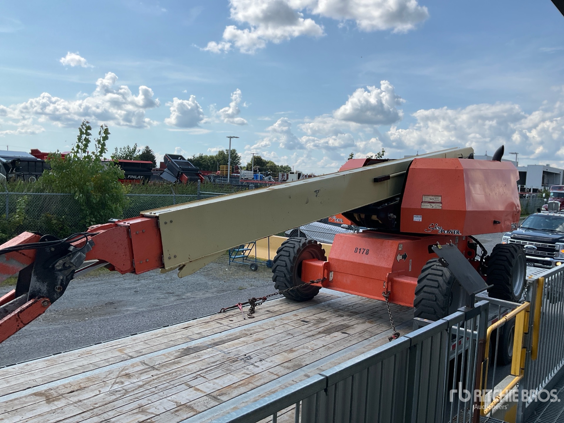2018 JLG 660SJ