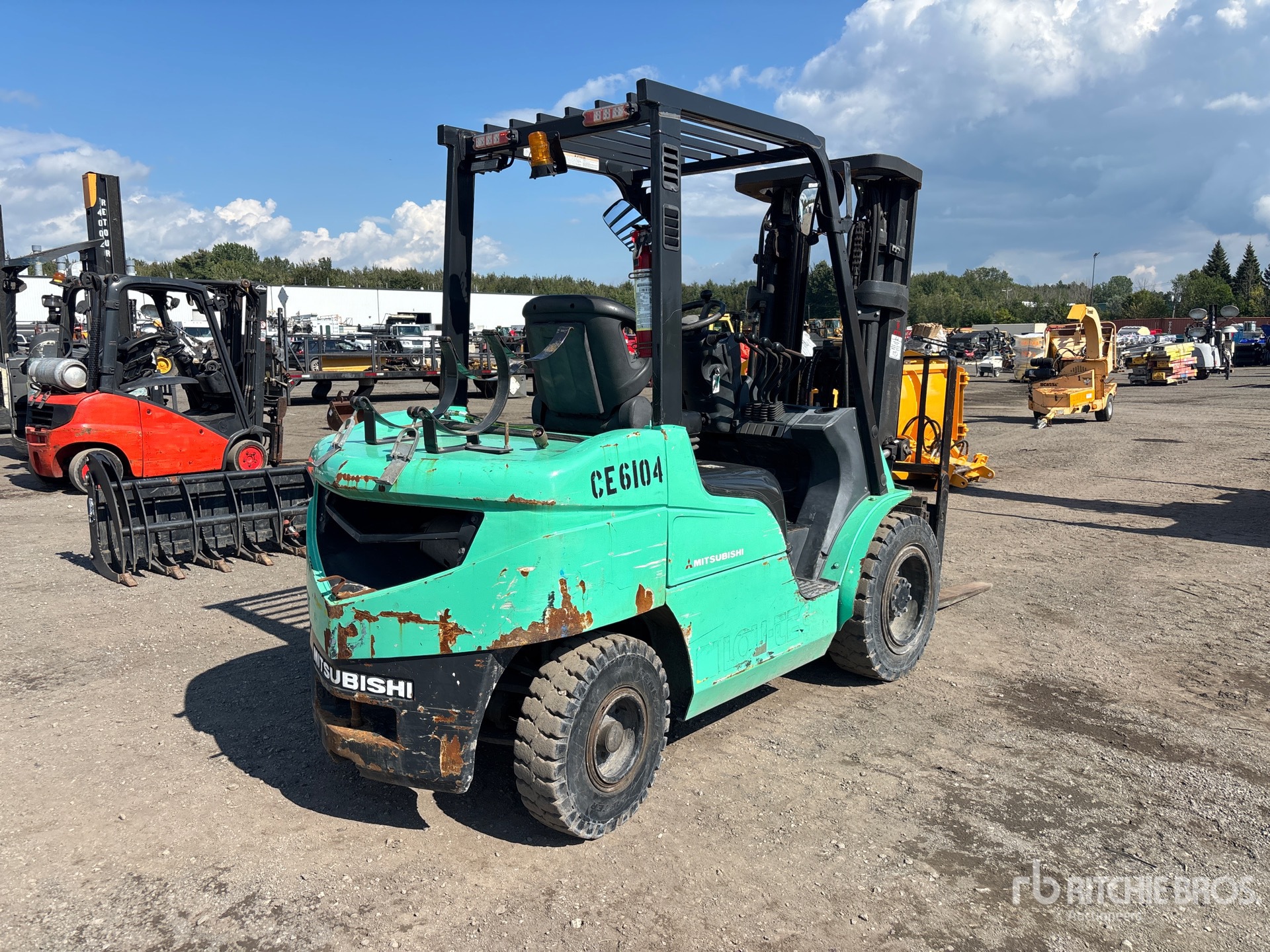 2015 Mitsubishi FG30N