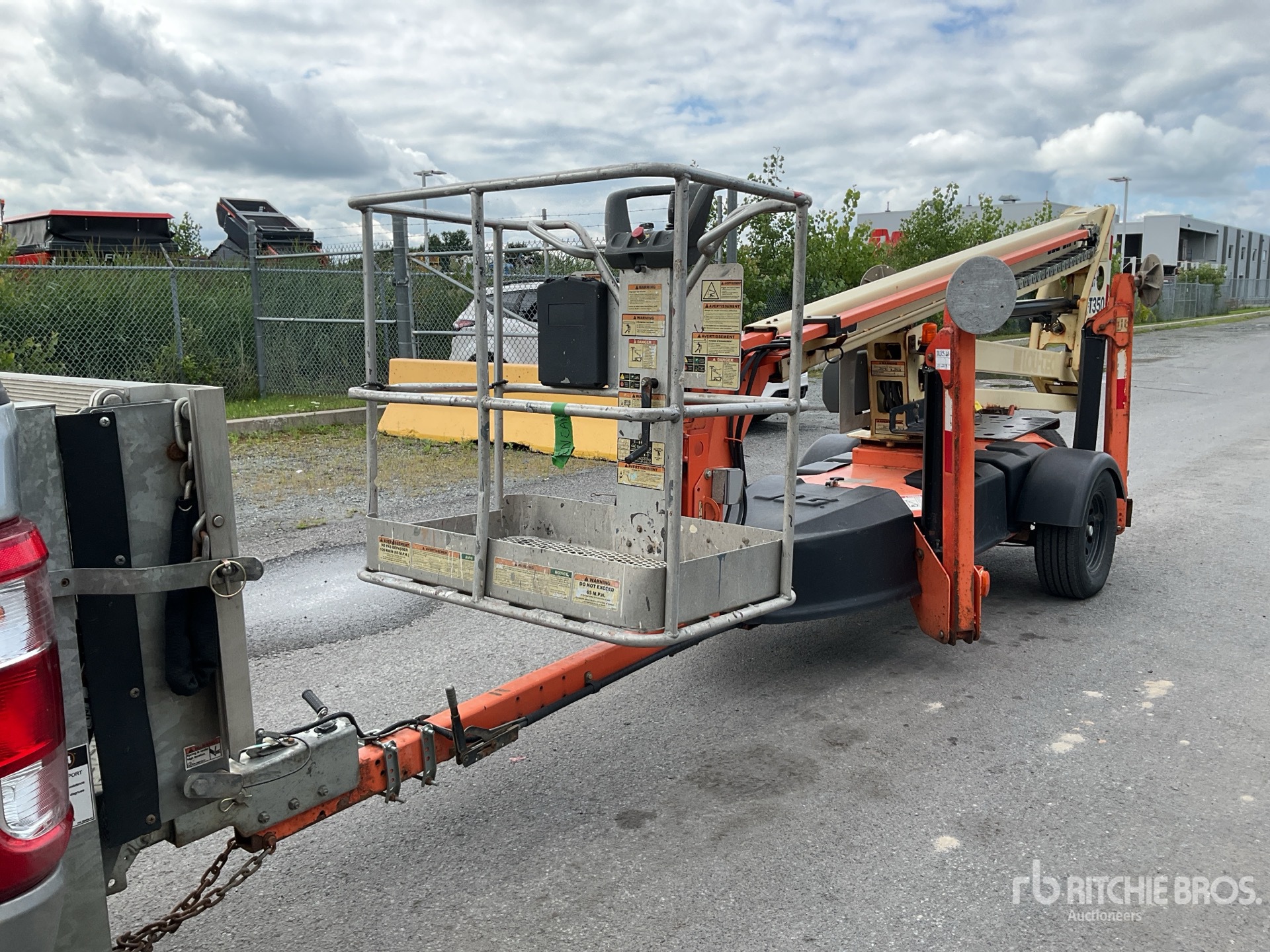 2015 JLG T-350