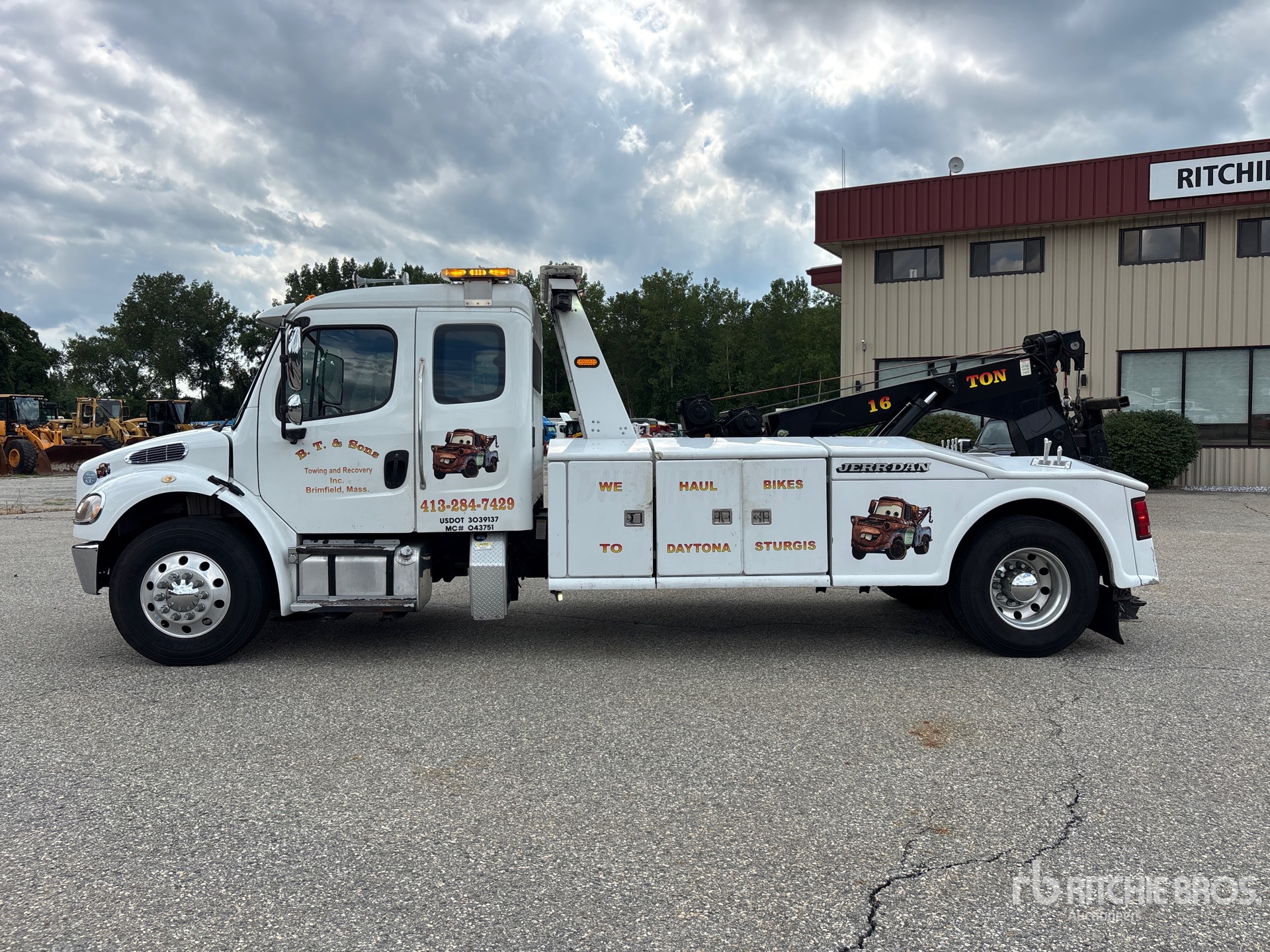2015 Freightliner M2 106