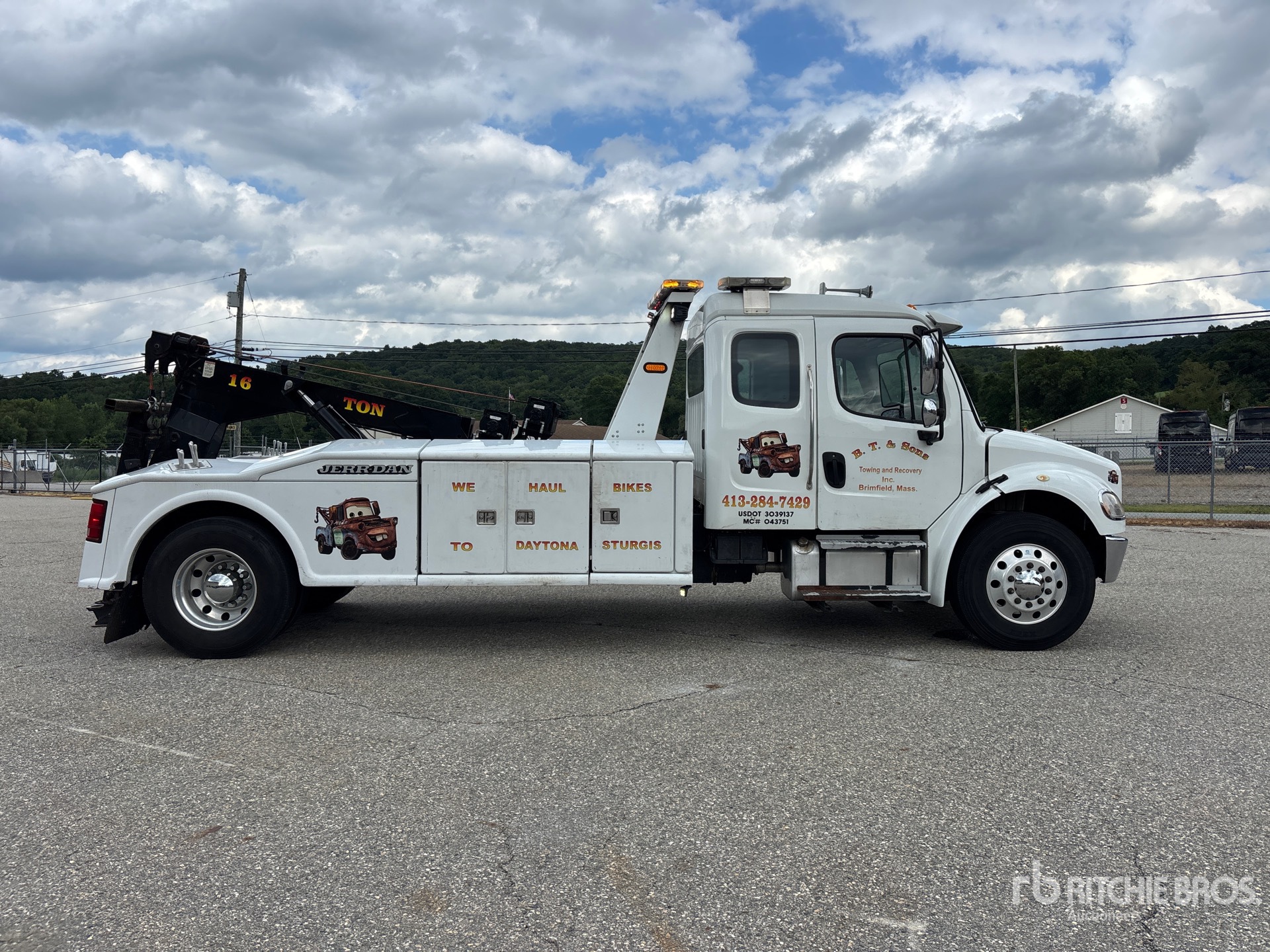 2015 Freightliner M2 106