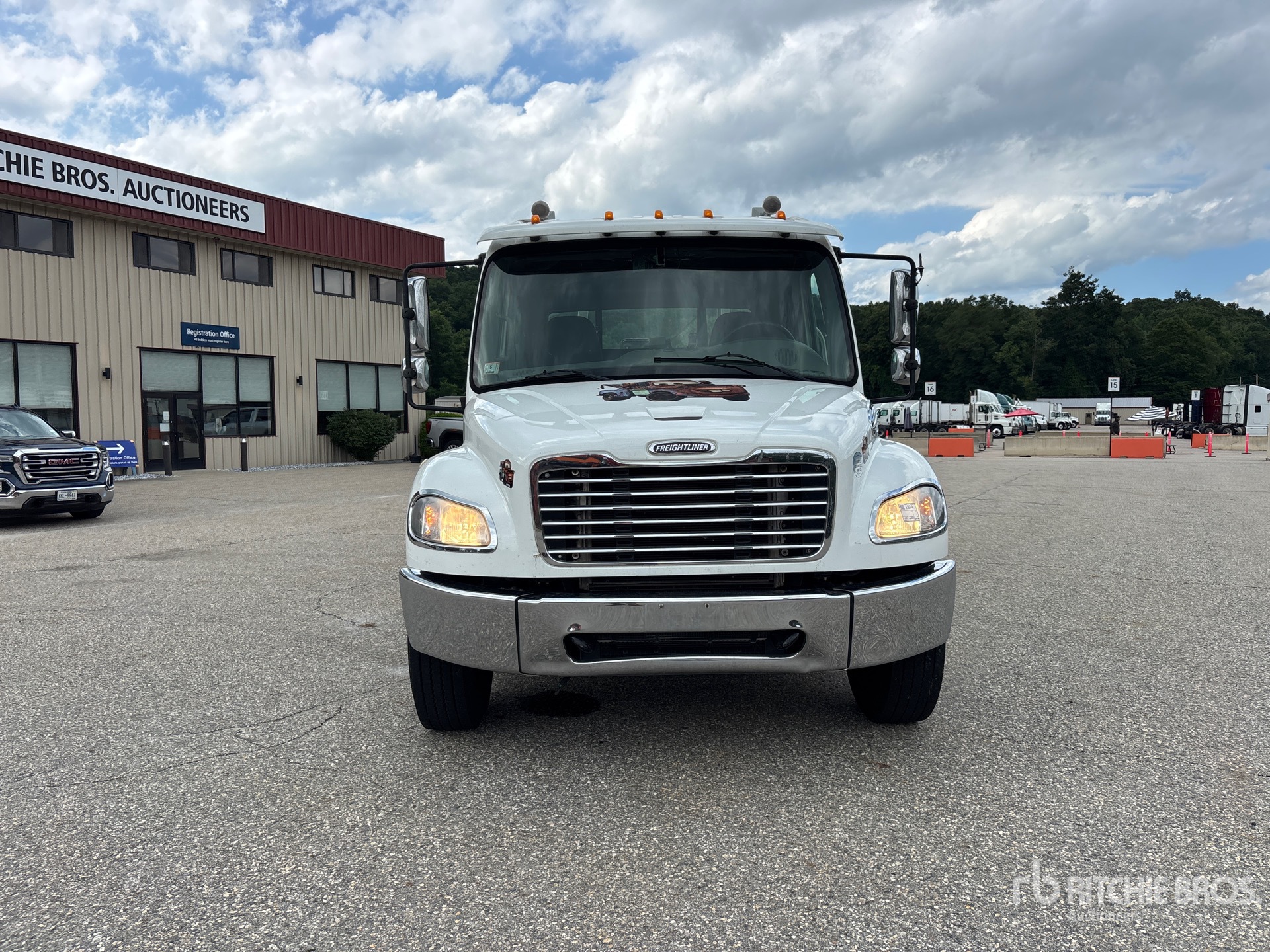 2015 Freightliner M2 106