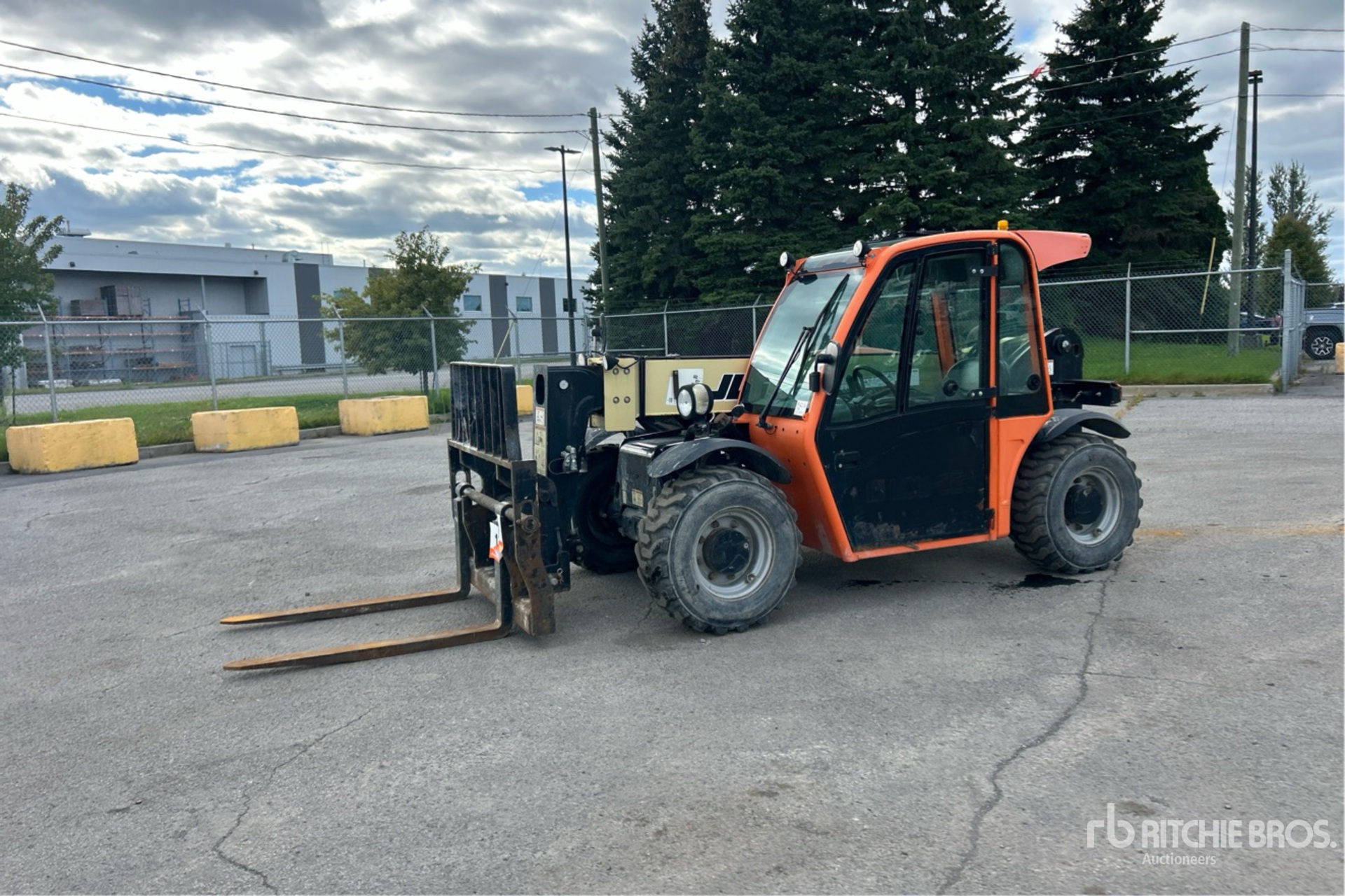 2017 JLG G5-18A
