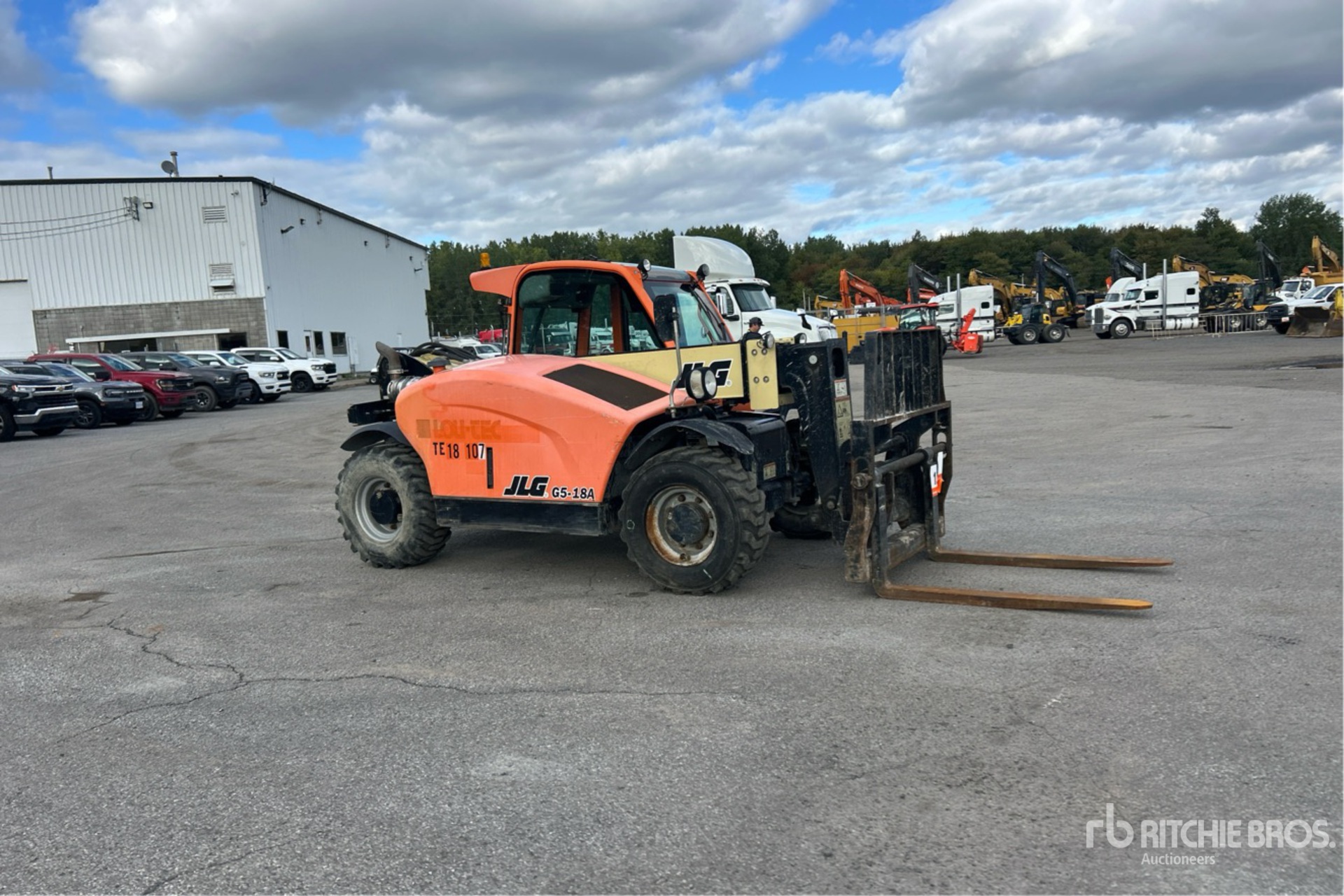 2017 JLG G5-18A