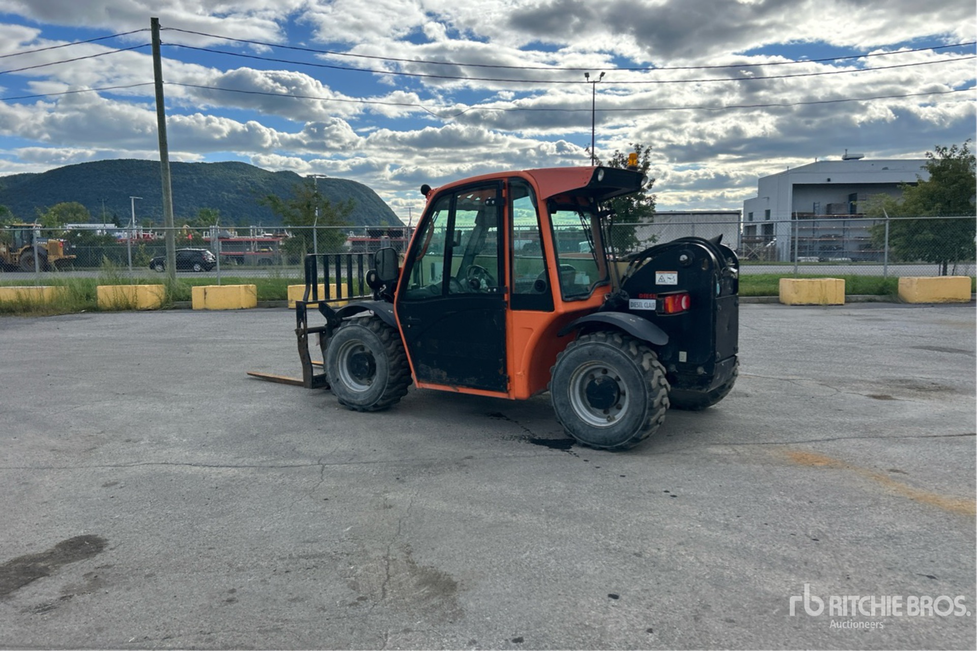 2017 JLG G5-18A