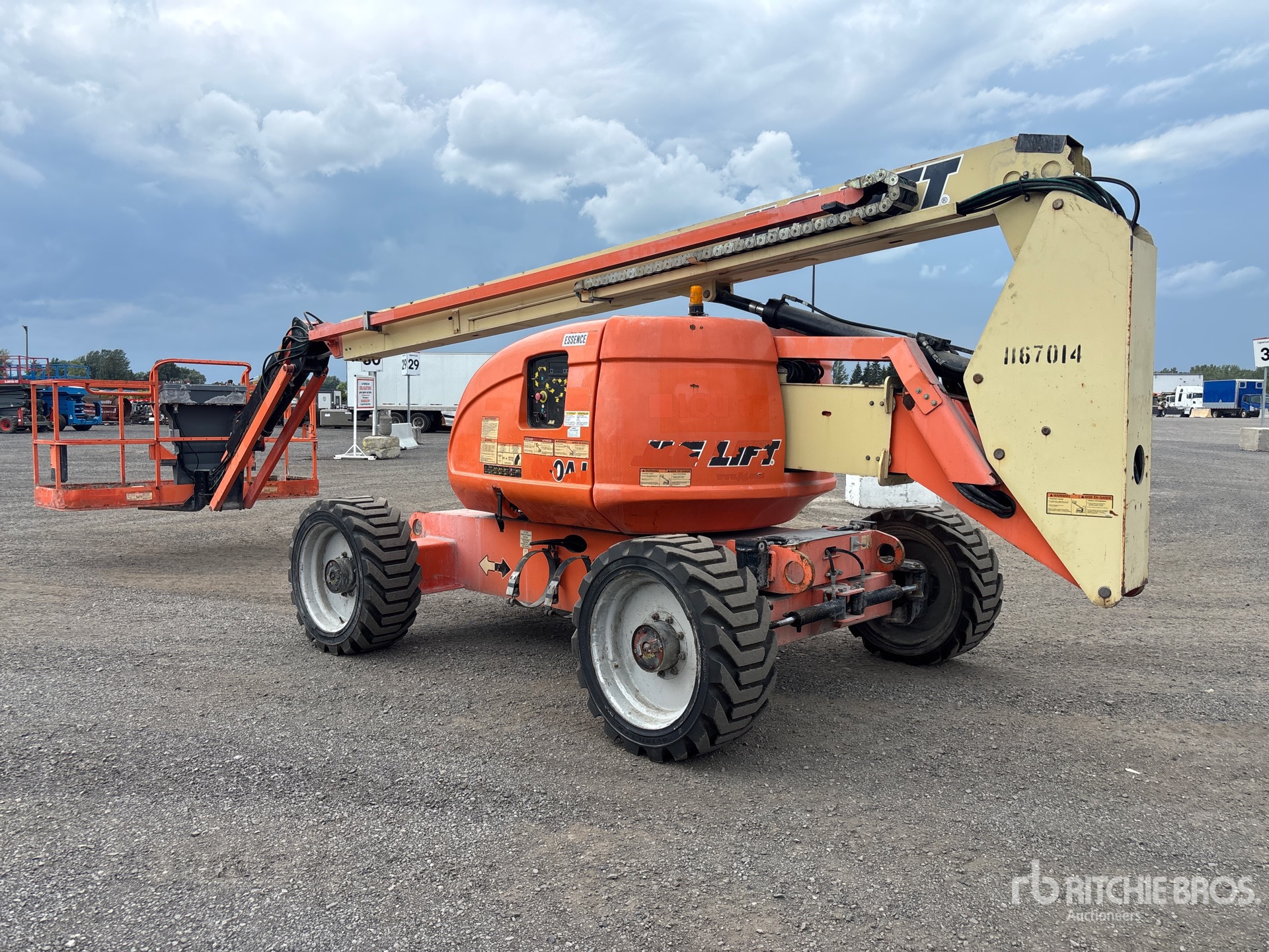 2013 JLG 600AJ
