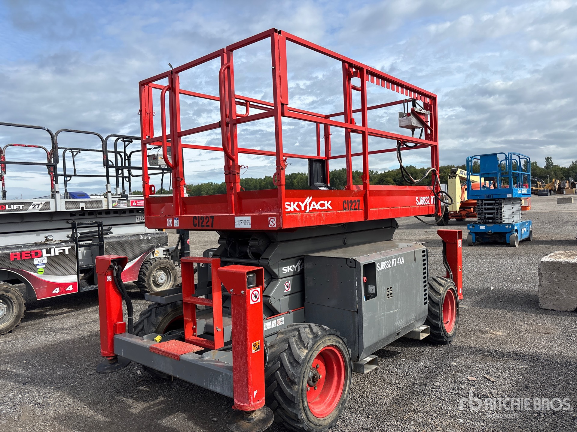 2018 Skyjack SJ6832RT