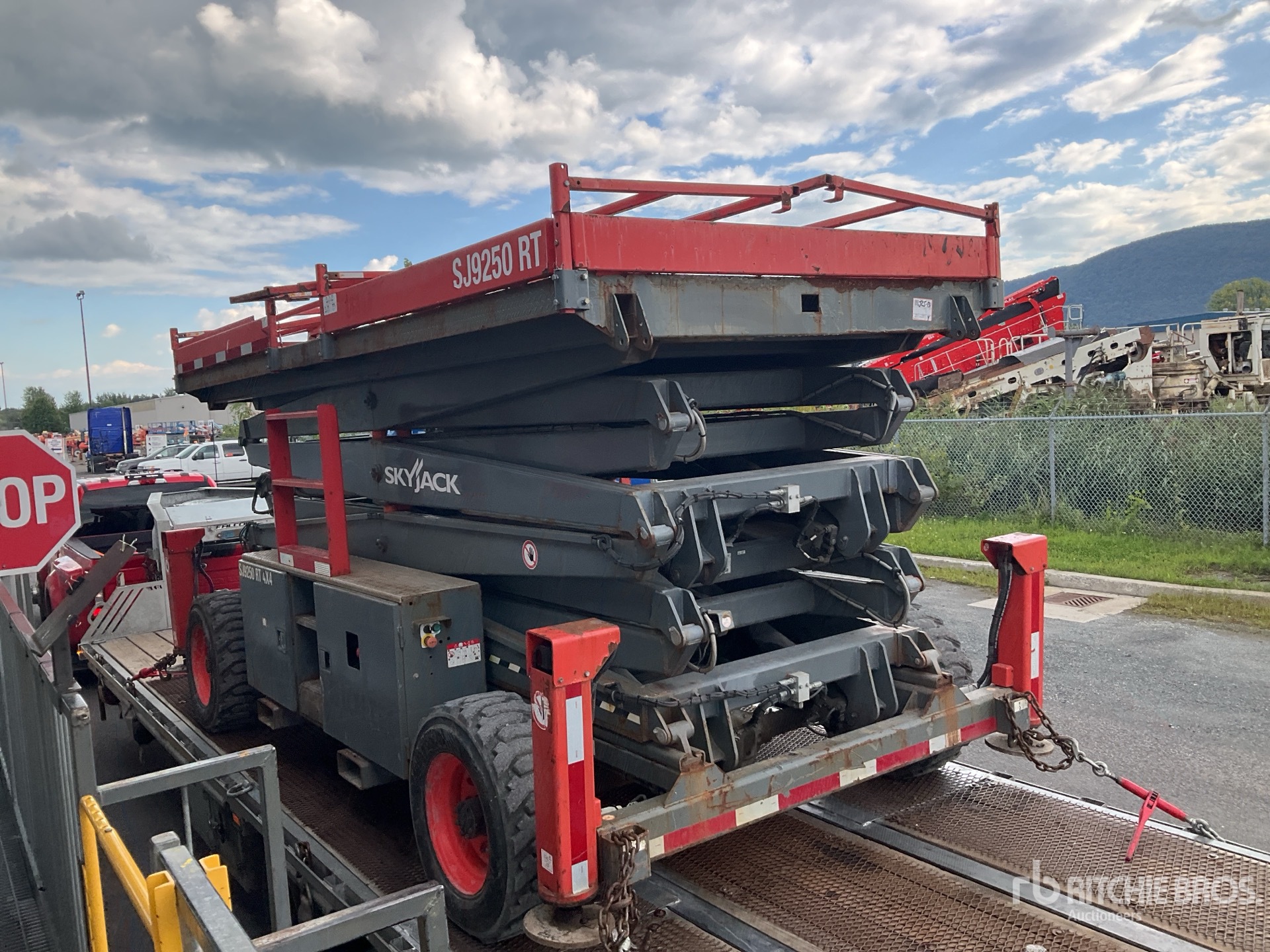 2017 Skyjack SJ9250RT