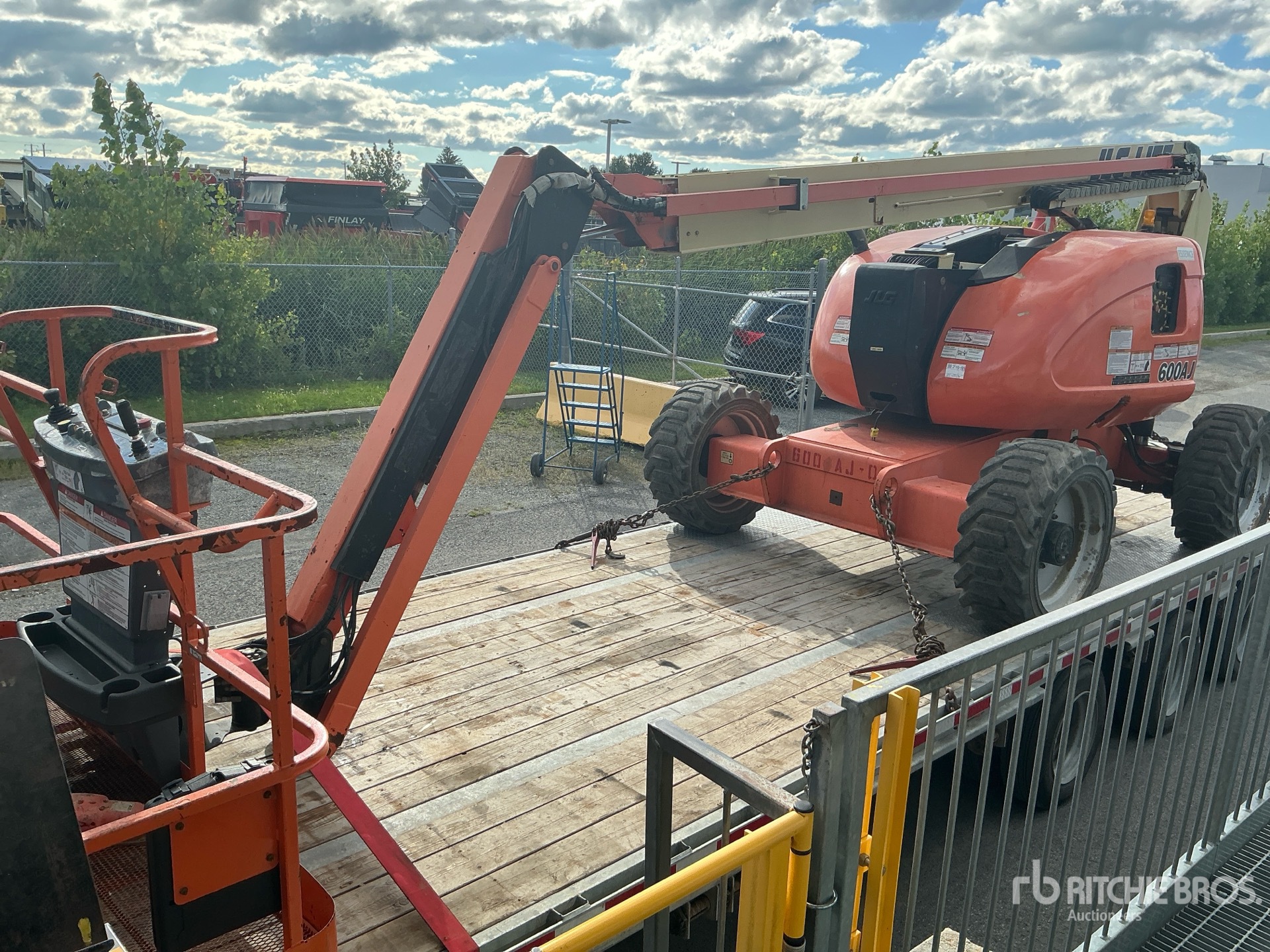 2013 JLG 600AJ