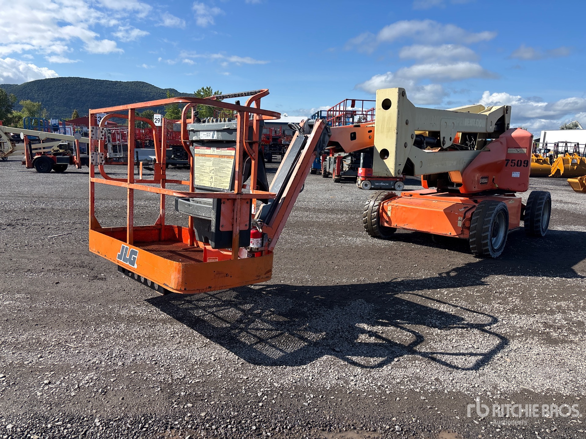 Photo of 2014 JLG E450AJ