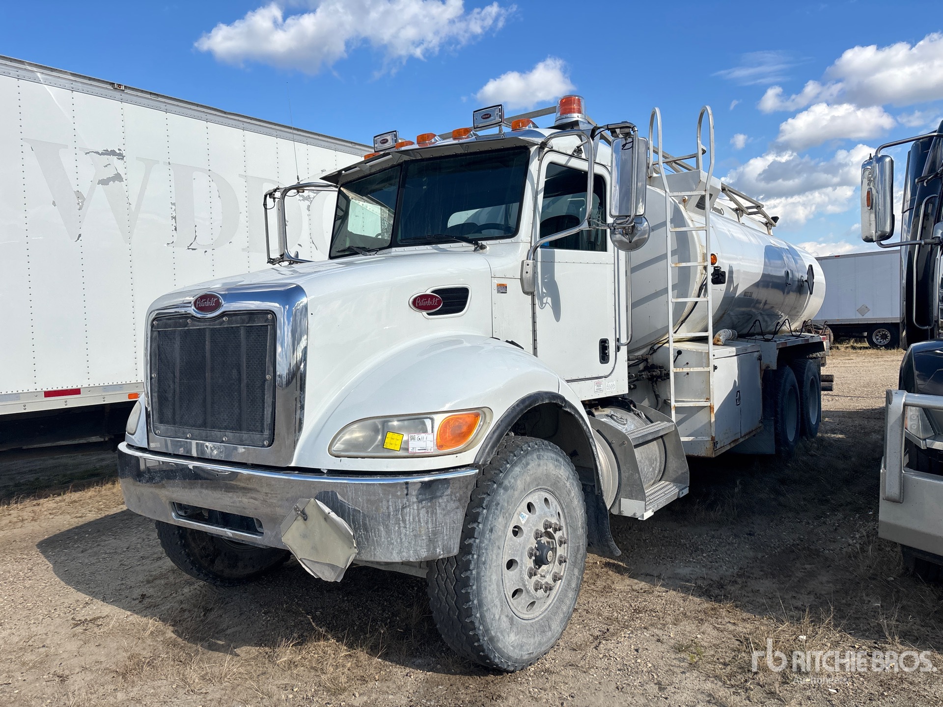 Photo of 2014 Peterbilt 348