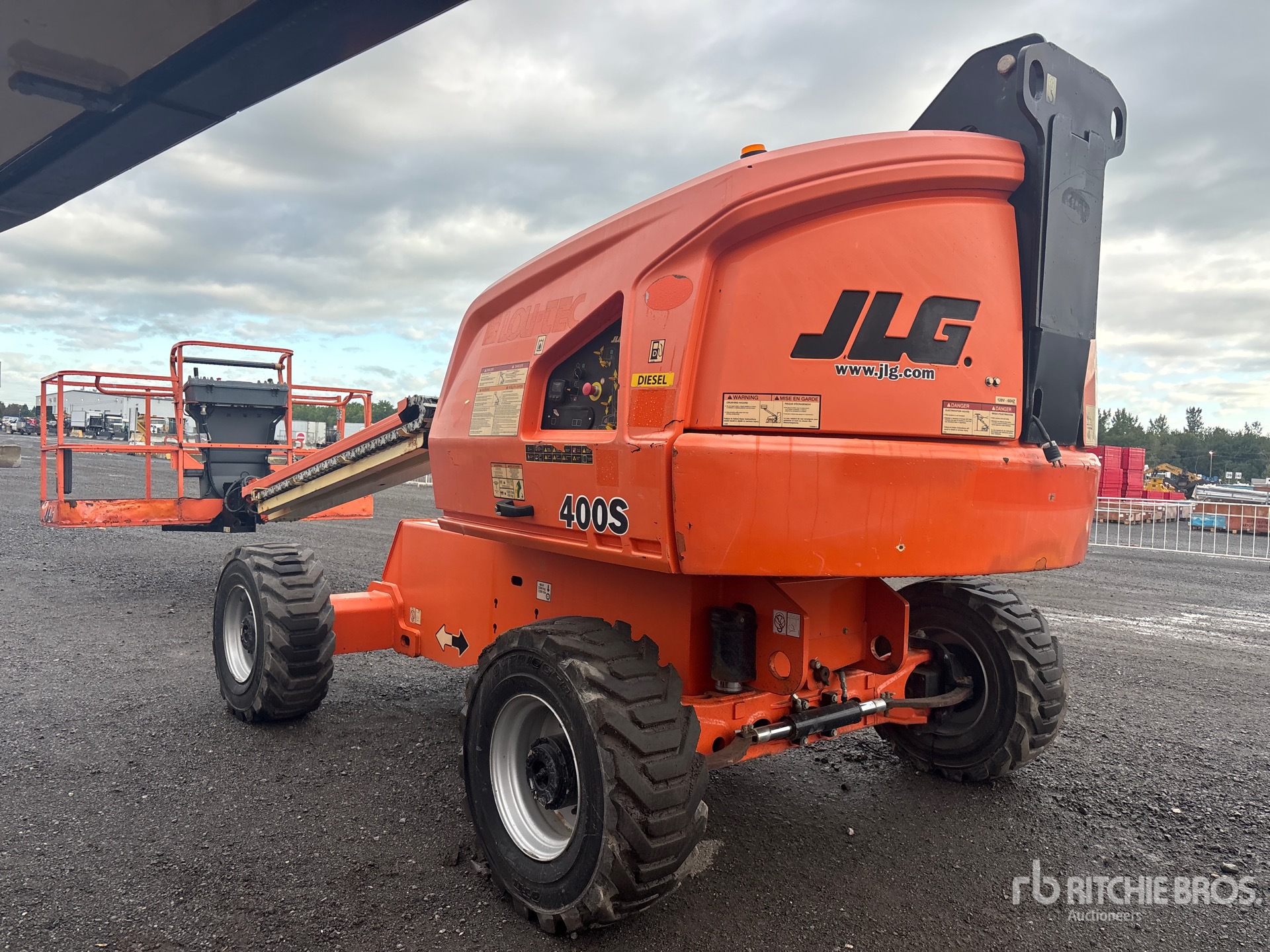 2018 JLG 400S