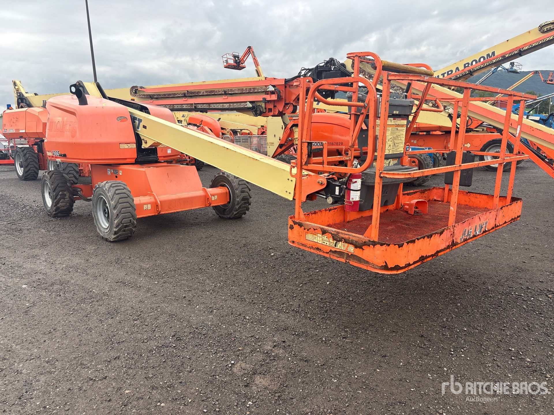 2018 JLG 400S