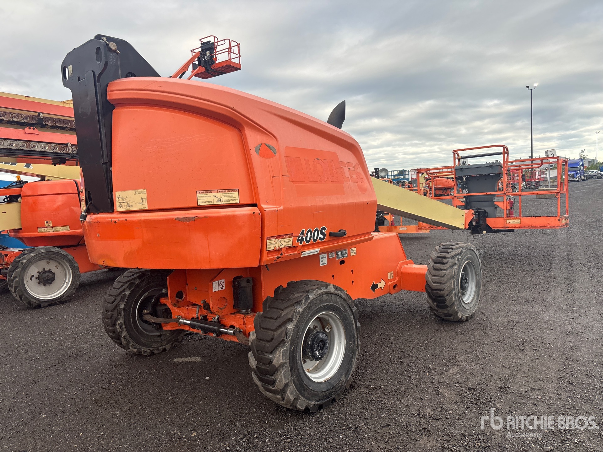 2018 JLG 400S