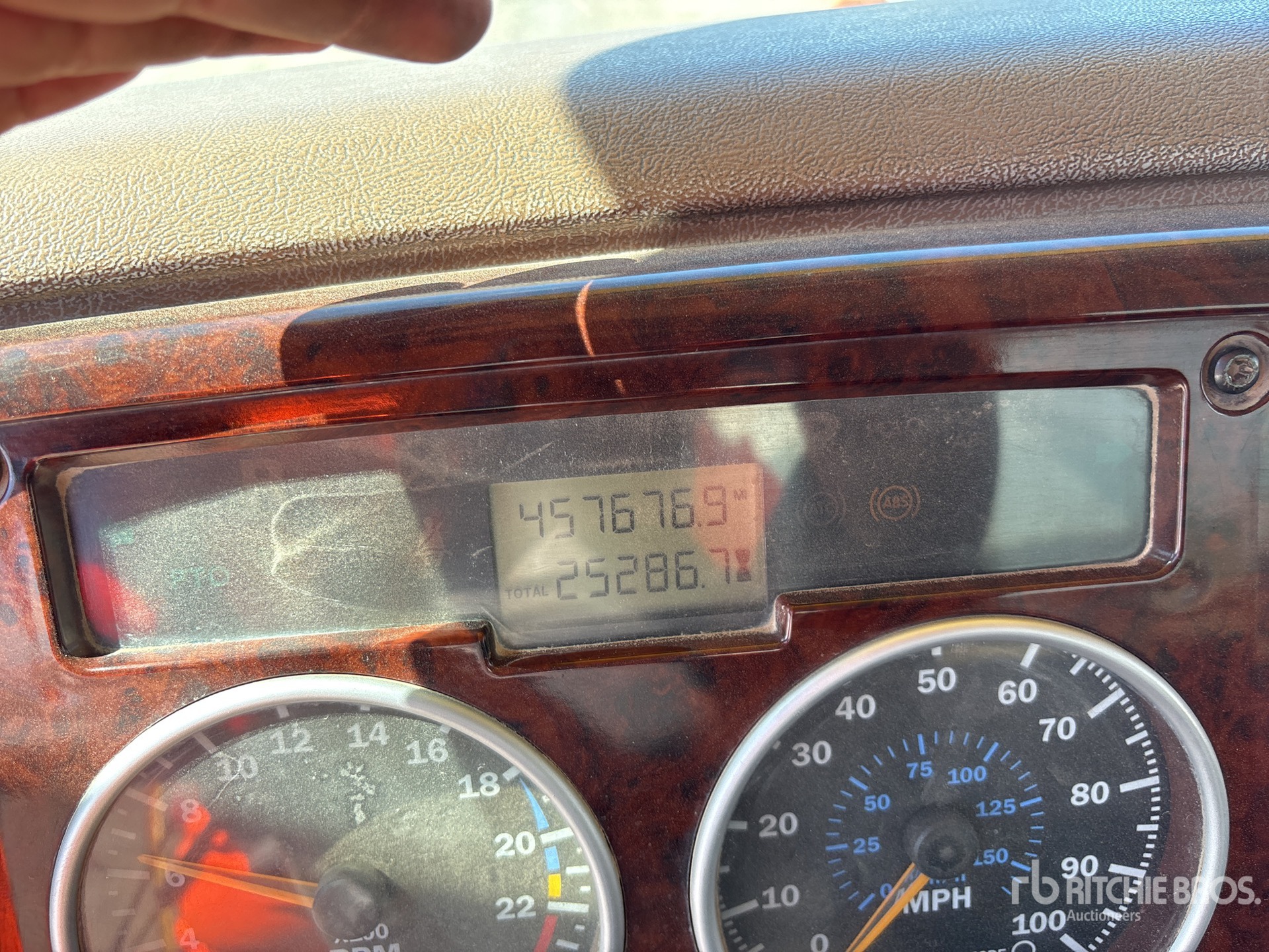 2001 Mack CV513