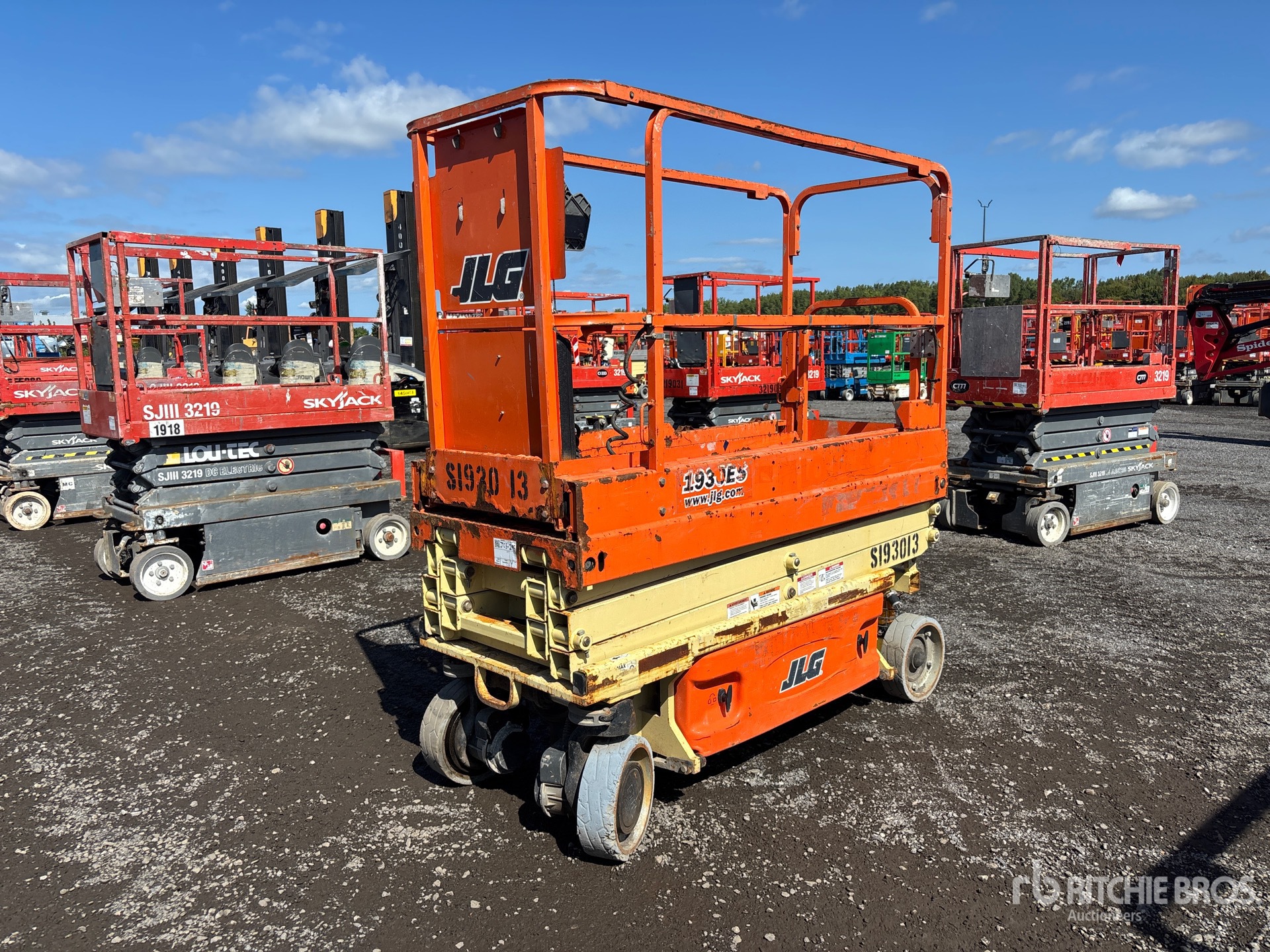 Photo of 2015 JLG 1930ES