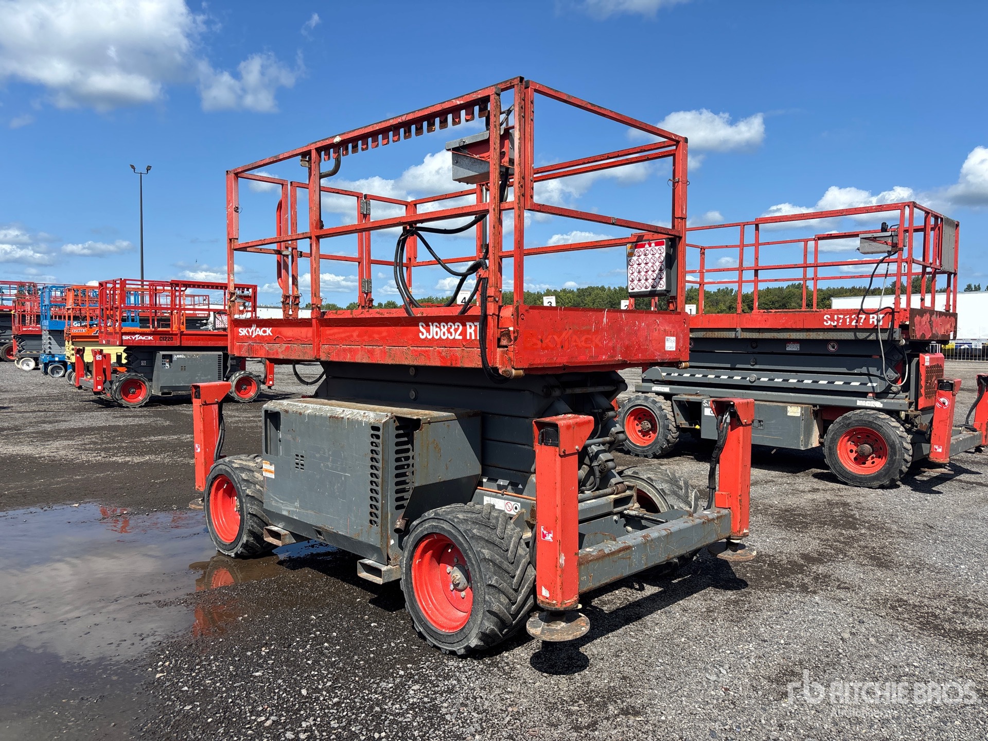 2018 Skyjack SJ6832RT