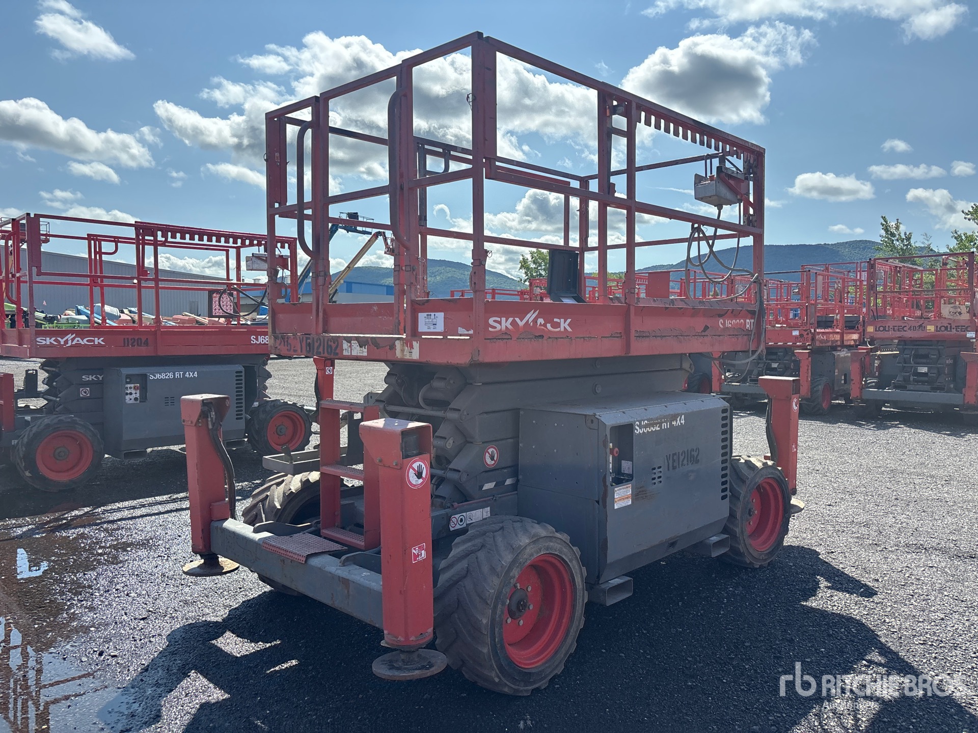 2018 Skyjack SJ6832RT
