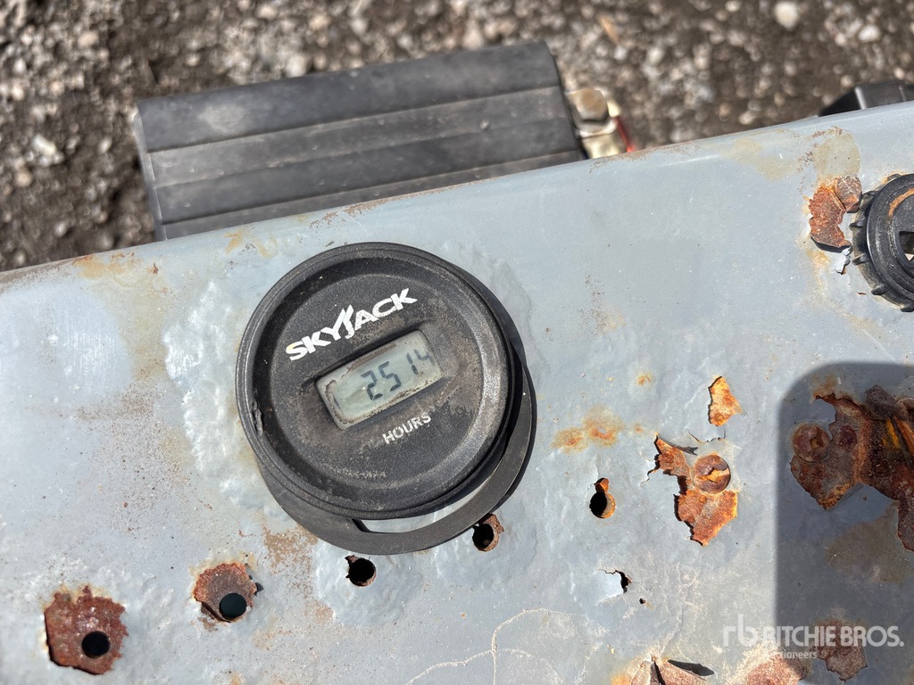 General Appearance with Hour Meter / Odometer