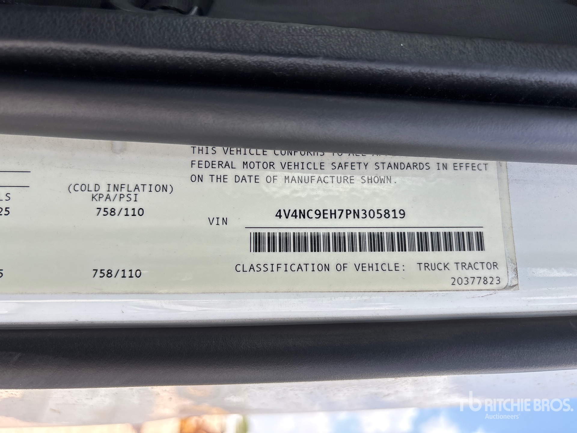 2023 Volvo VNL760