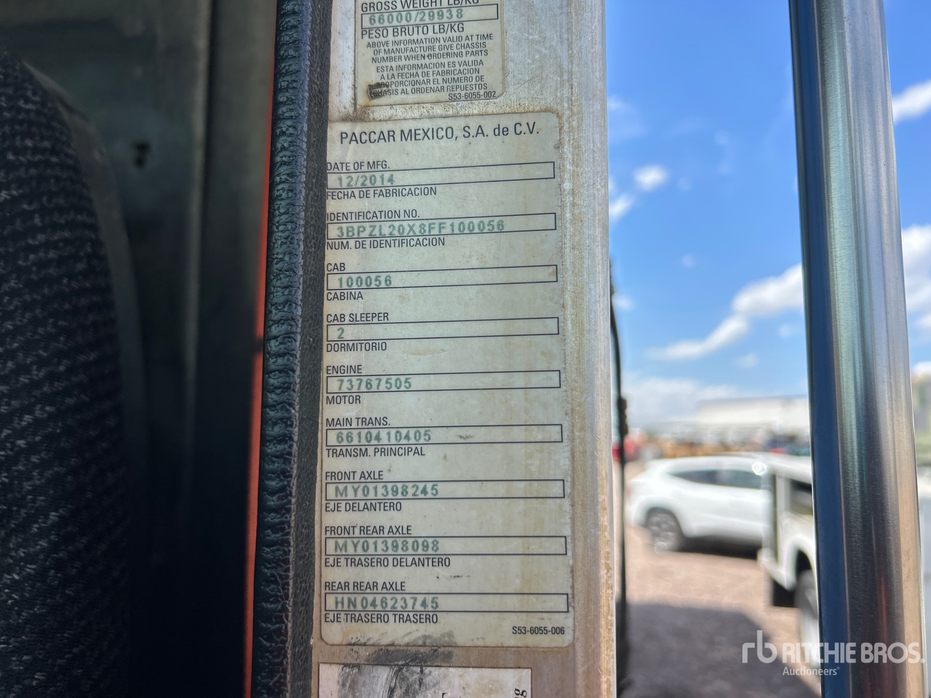 2015 Peterbilt 320
