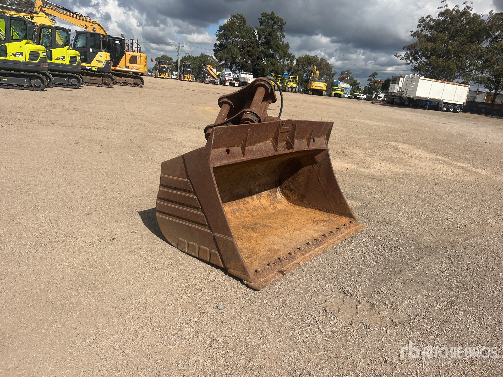 Boss 1900 mm Q/C Hydraulic Tilting - ...