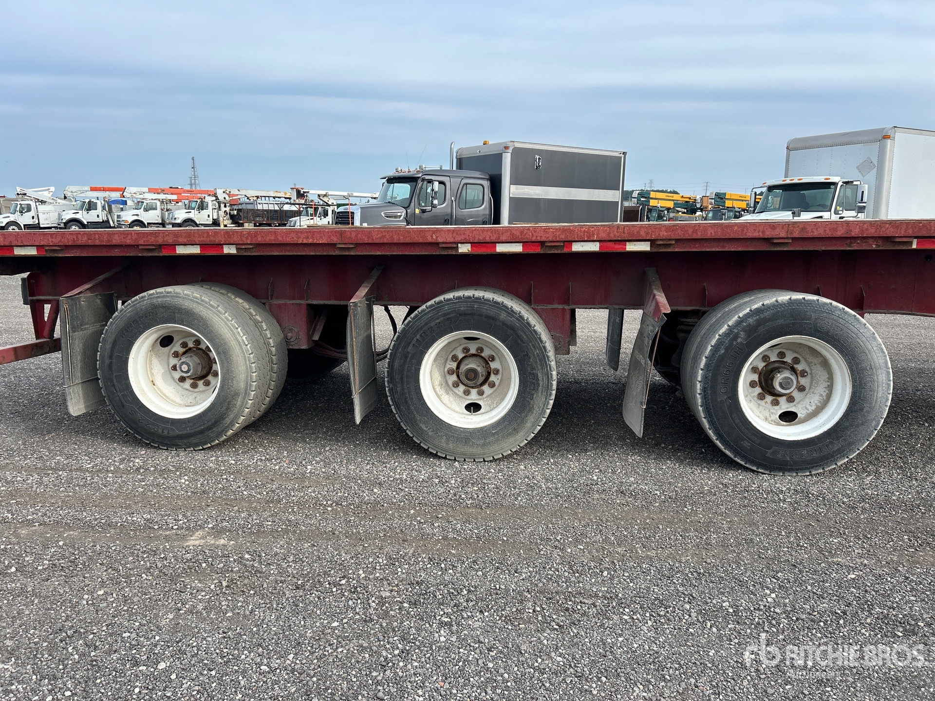 2011 Manac 48 FT TRI/A