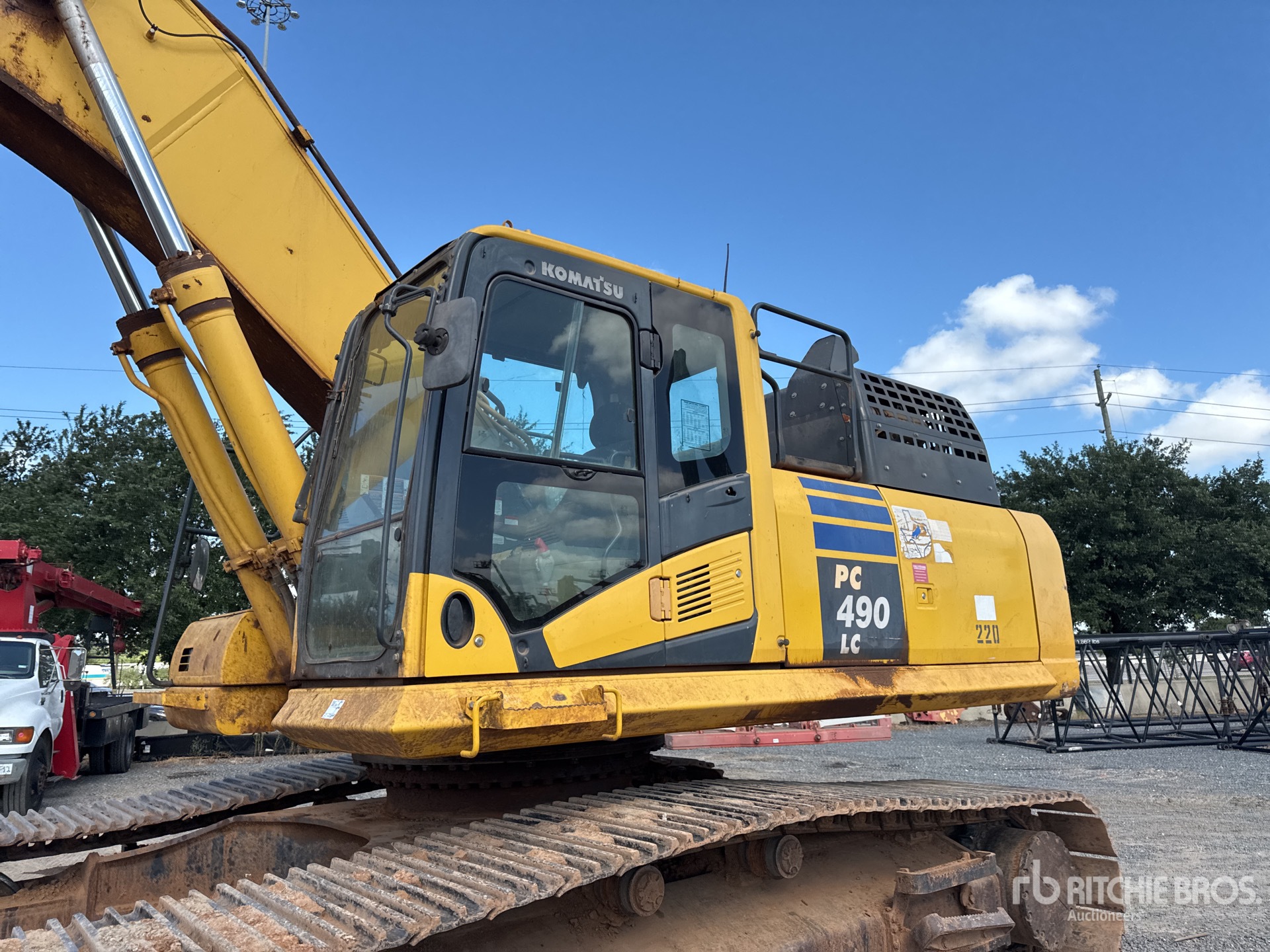 2018 Komatsu PC490LC-11