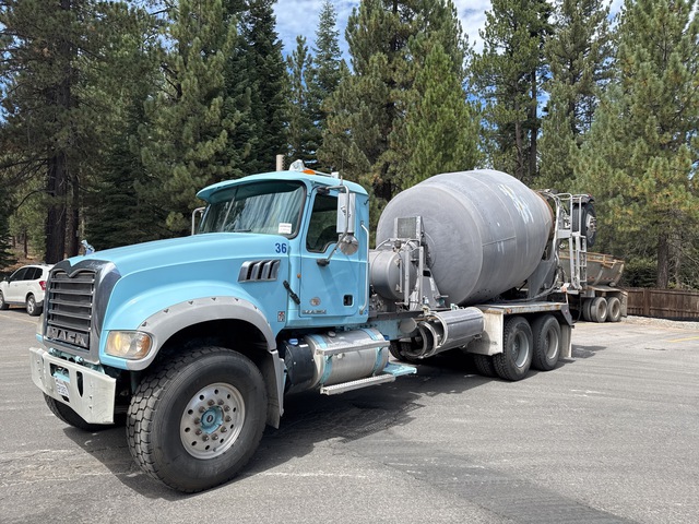 2012 Mack GU713 8x4 Mixer Truck 2012 Mack GU713 8x4 Mixer Truck
