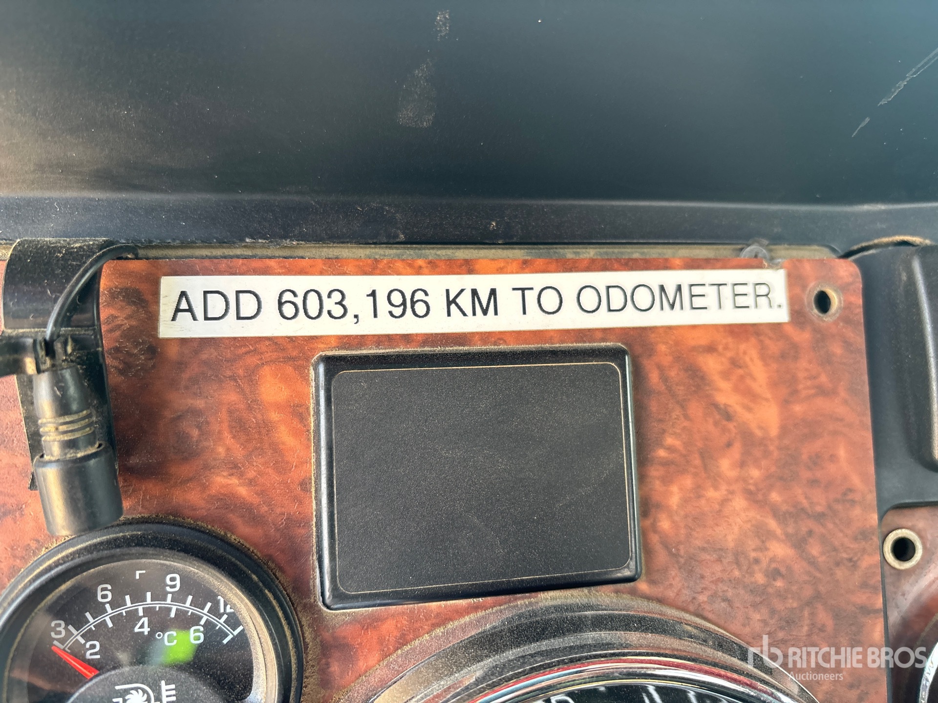 2005 Kenworth T800B