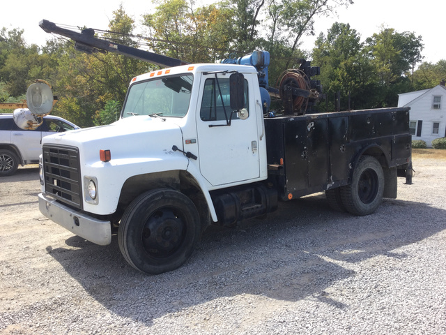 1985 (unverified) International S1600 S/A Service Truck