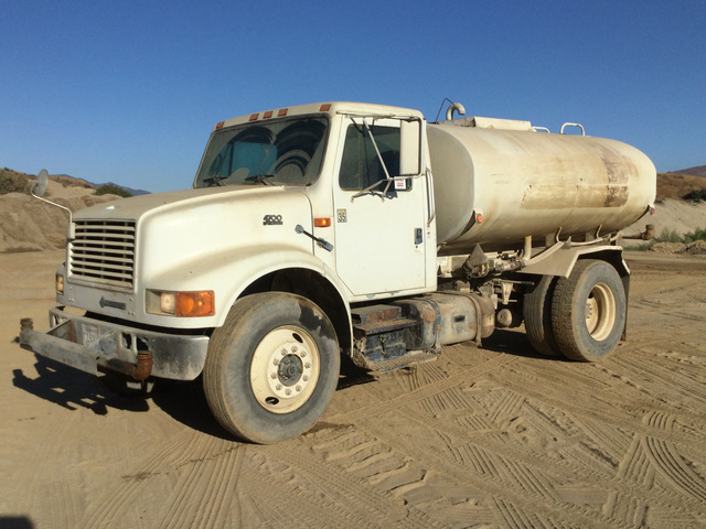 1999 International 4700 S/A Water Truck