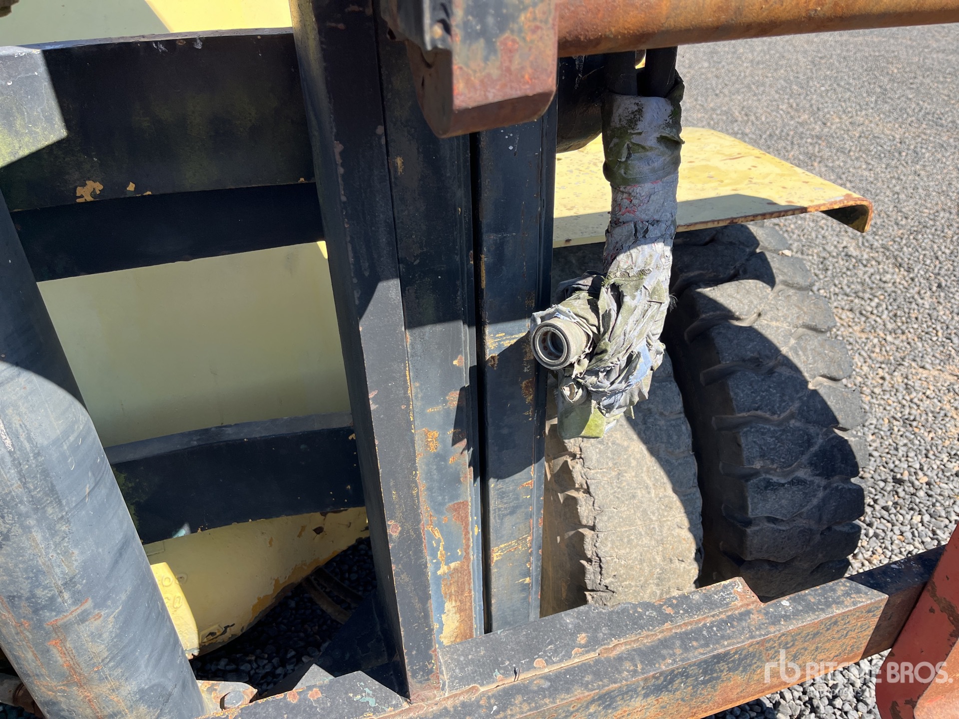 Hyster (INOPERABLE)
