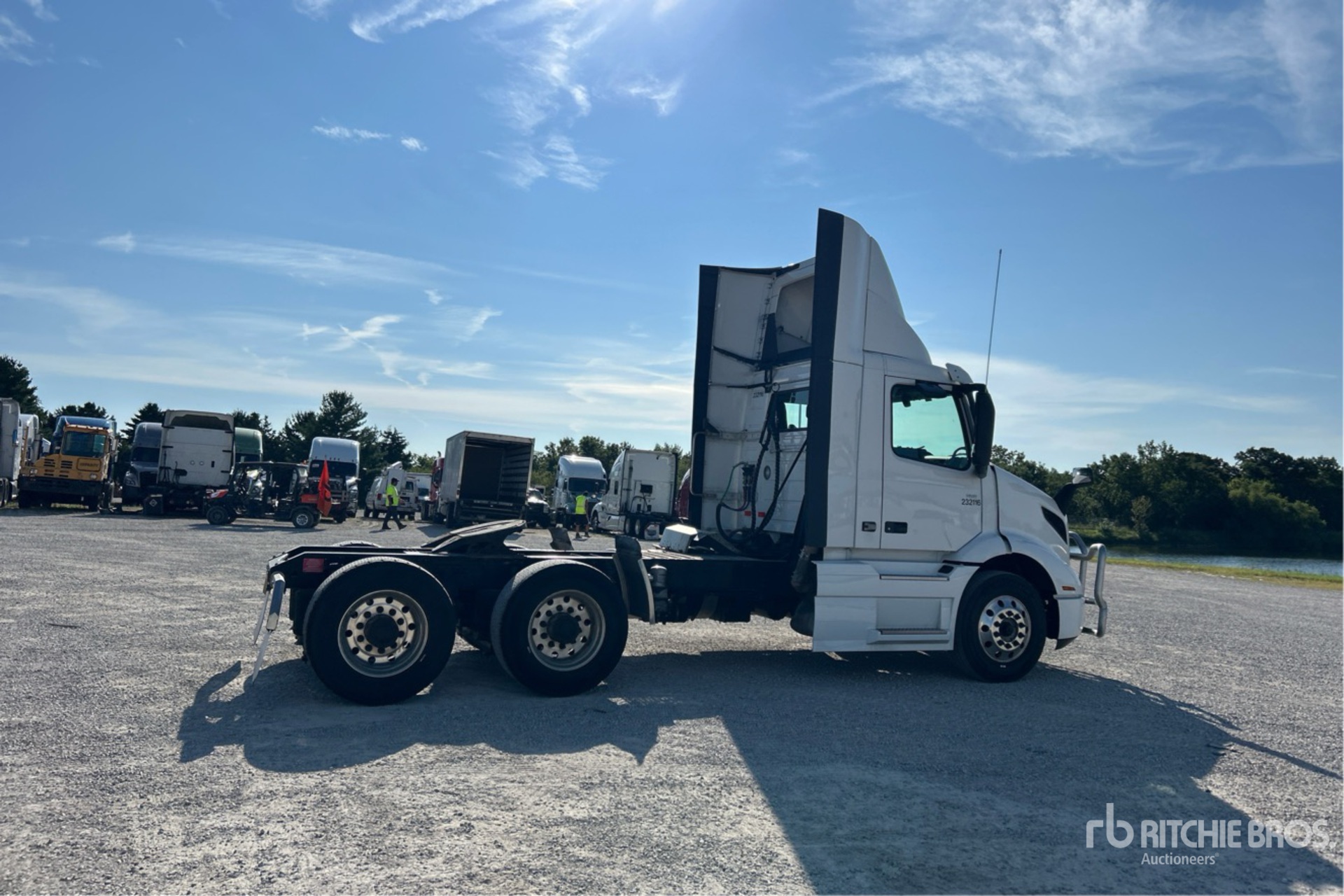 2024 Volvo VNR300