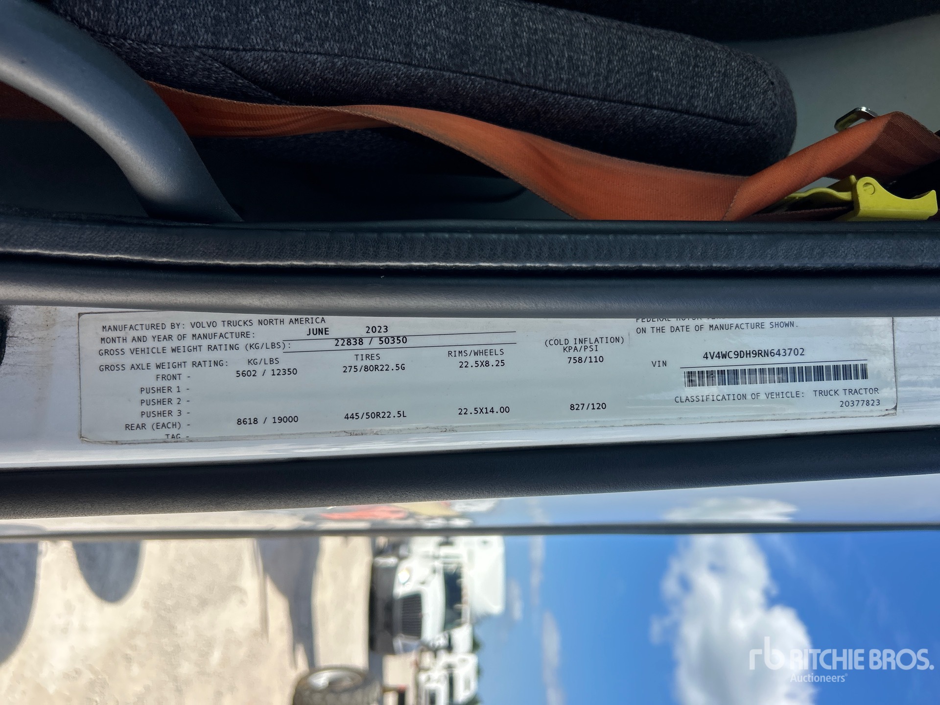 2024 Volvo VNR300