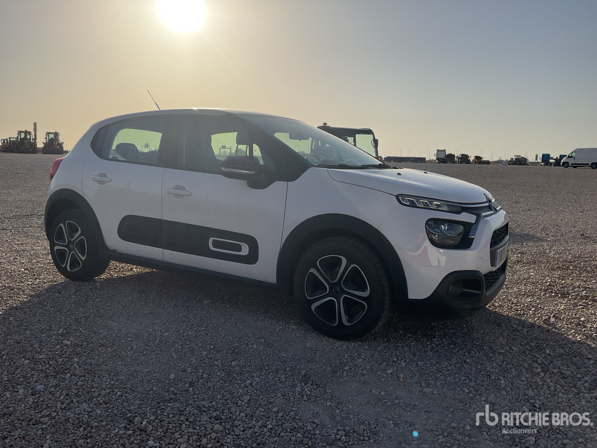 General Appearance with Picture, Right Front Corner