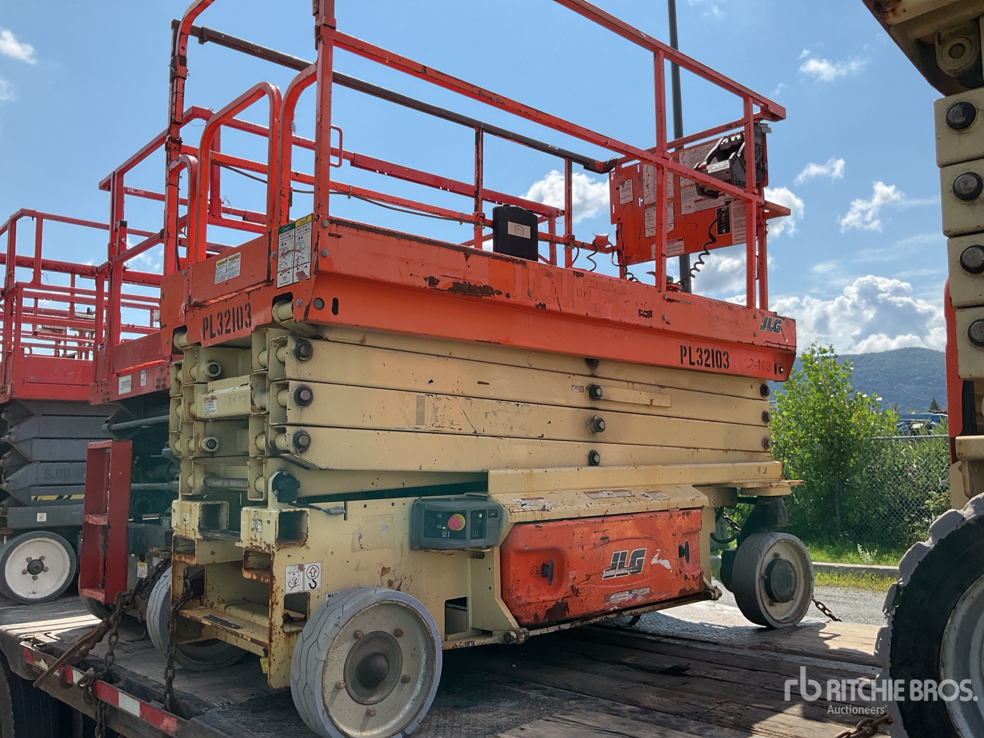 2016 JLG 3246ES