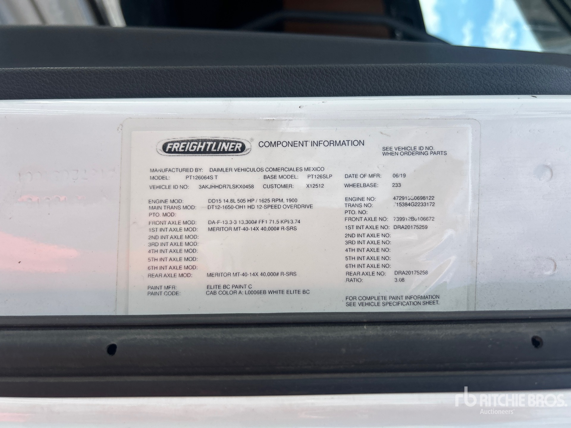 2020 Freightliner CASCADIA 126