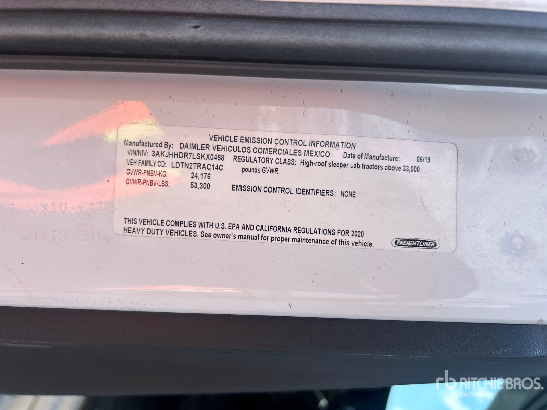 2020 Freightliner CASCADIA 126