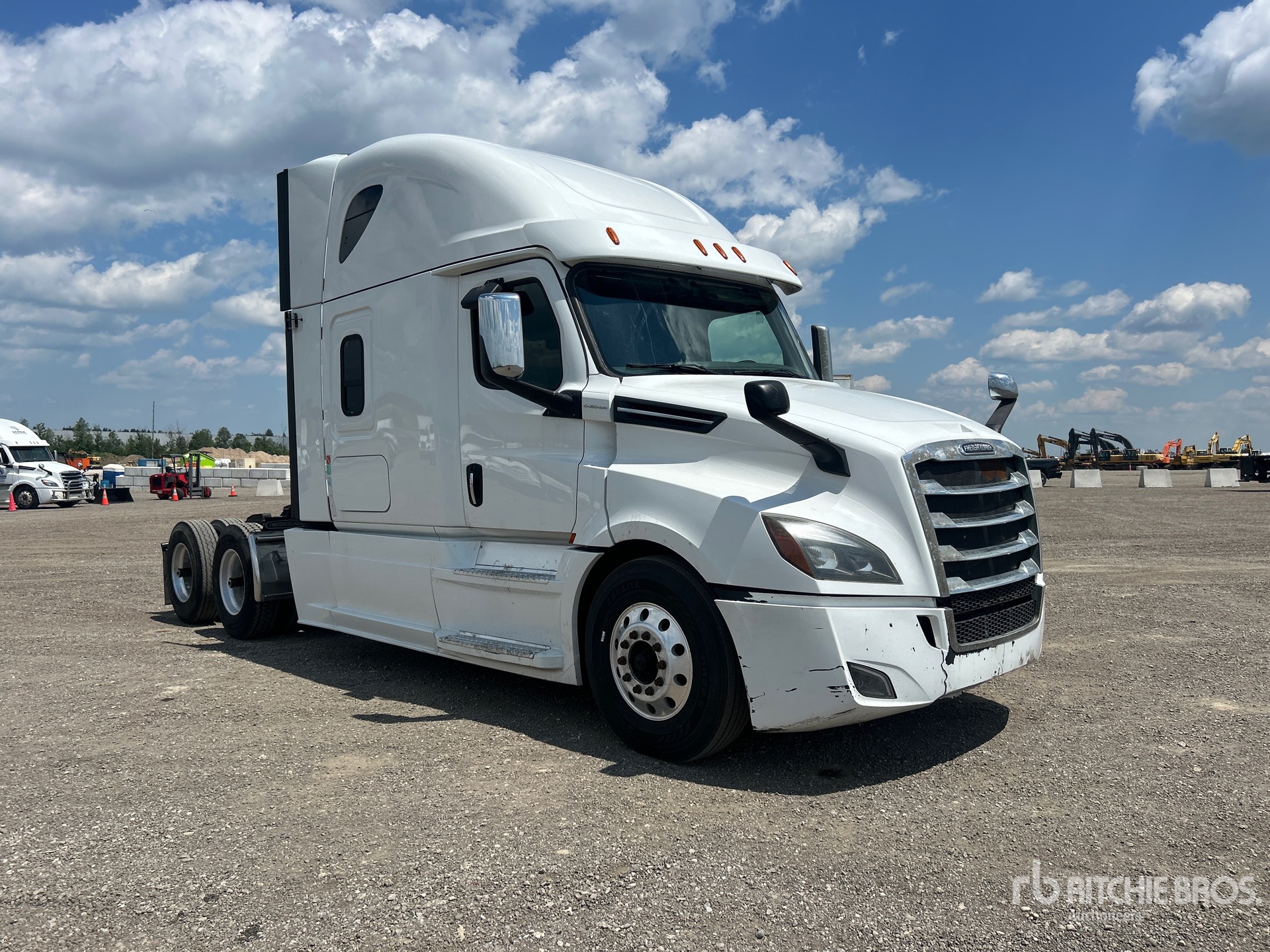 2020 Freightliner CASCADIA 126
