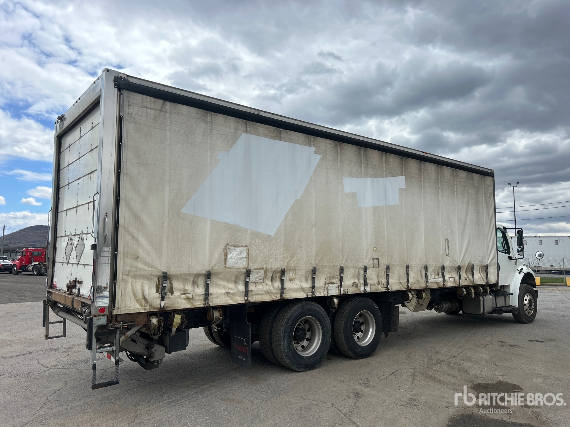 2020 Freightliner M2 106