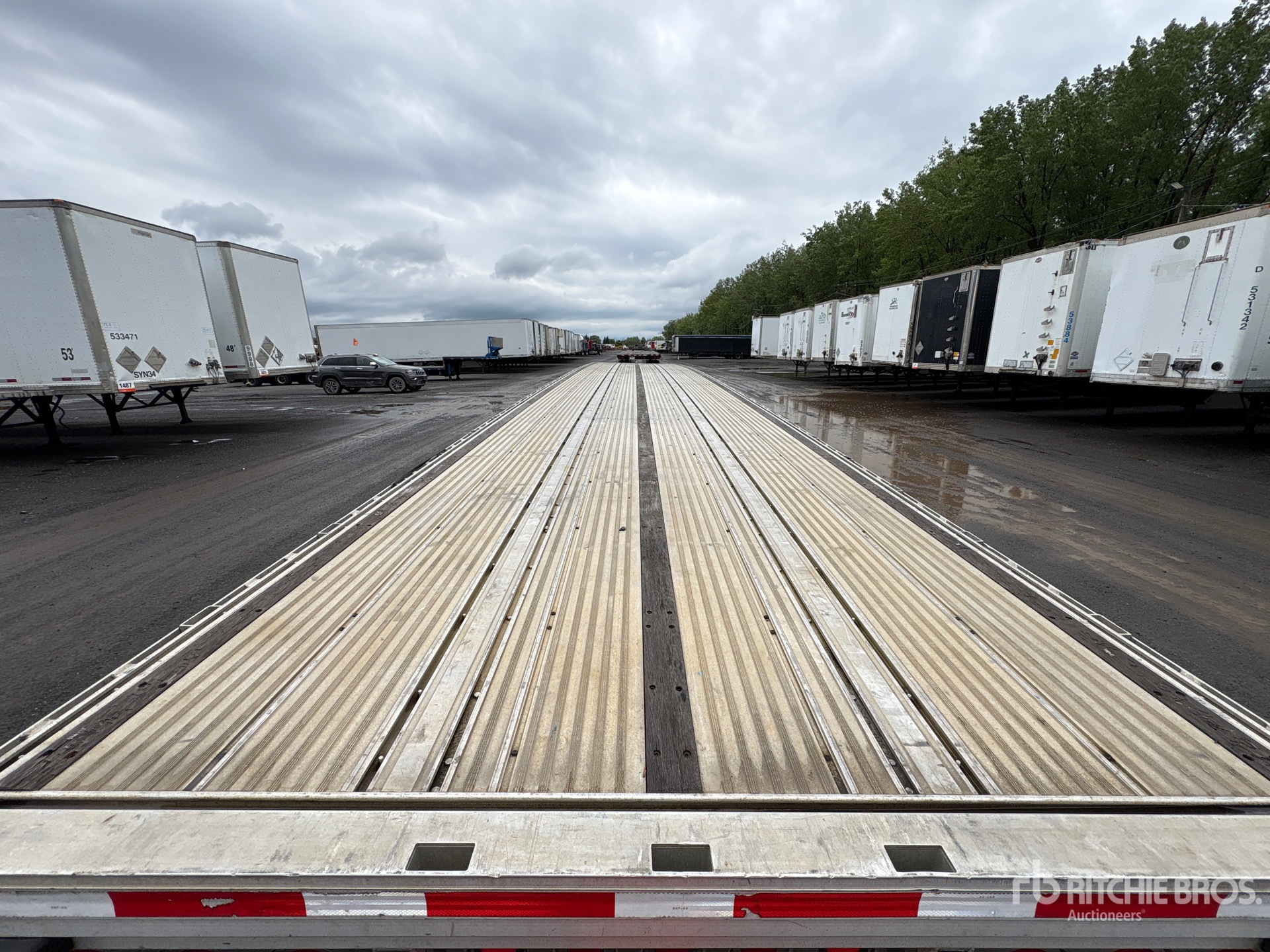 2017 Reitnouer 48 ft T/A Spread Axle